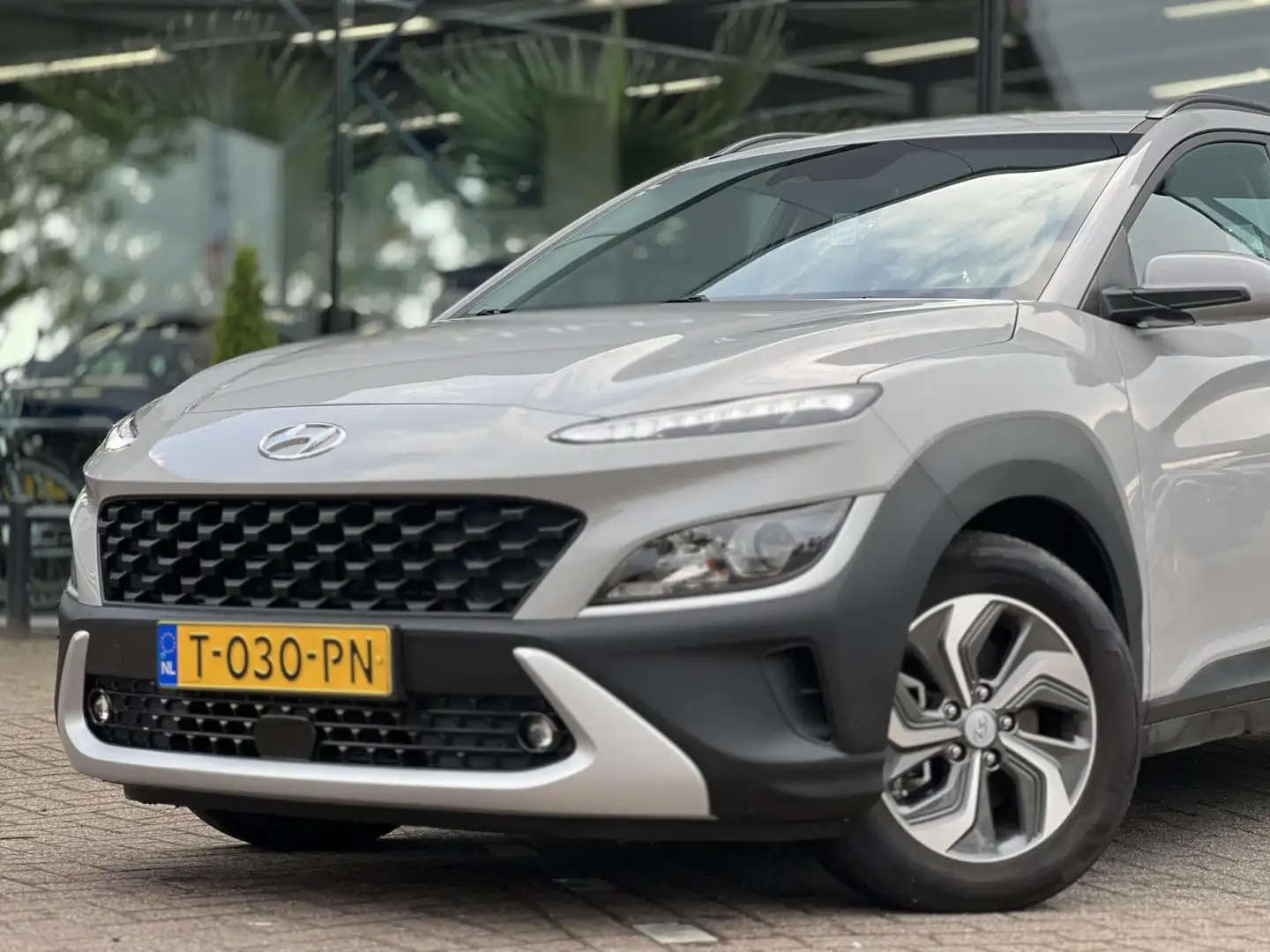 Hyundai KONA 1.6 GDI HEV Comfort Smart Clima Cruise Navi NAP Grijs - 2