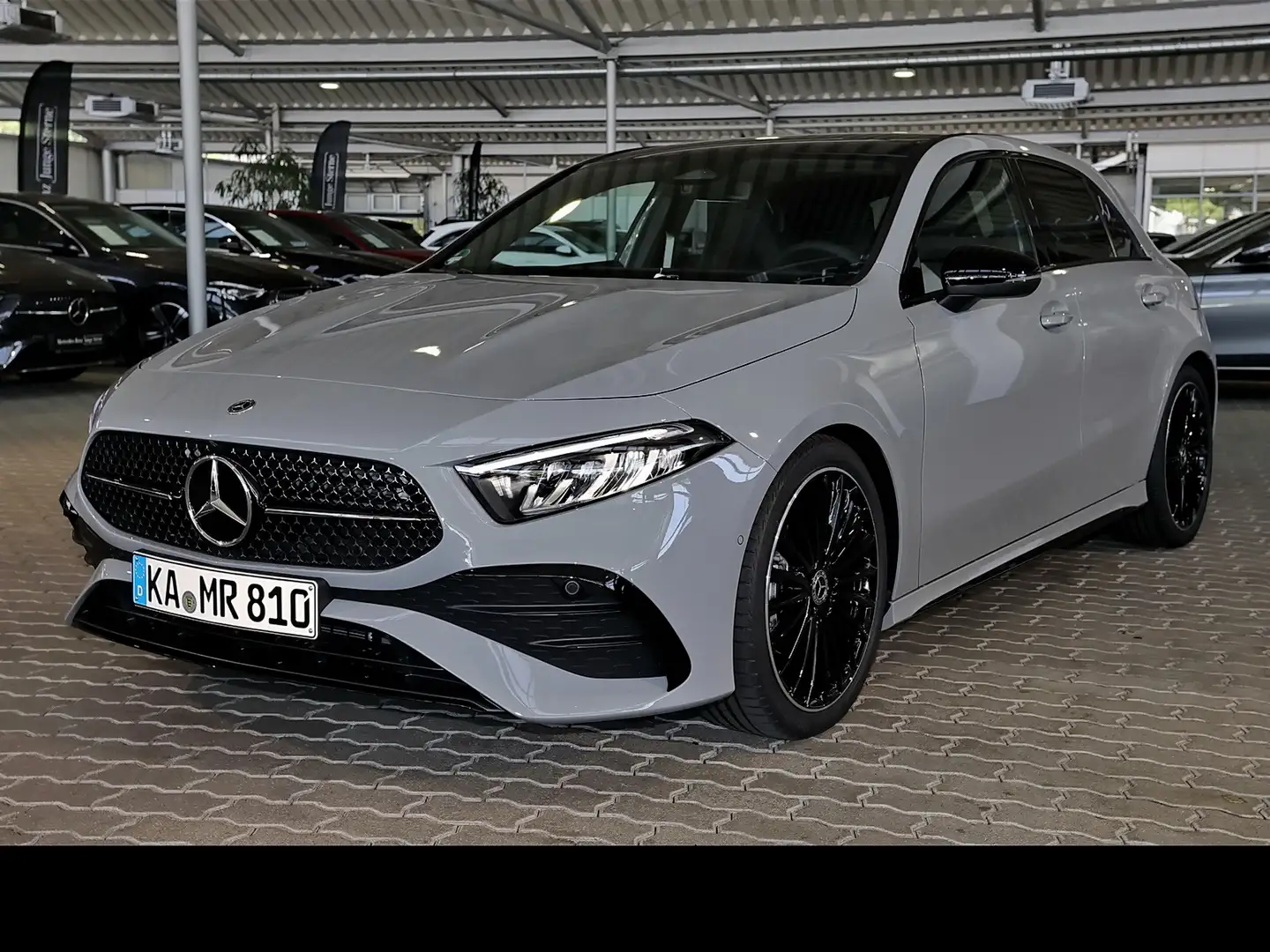 Mercedes-Benz A 180 AMG MBUX+RüKam+LED+Pano+Distro+Totwinkel - 1