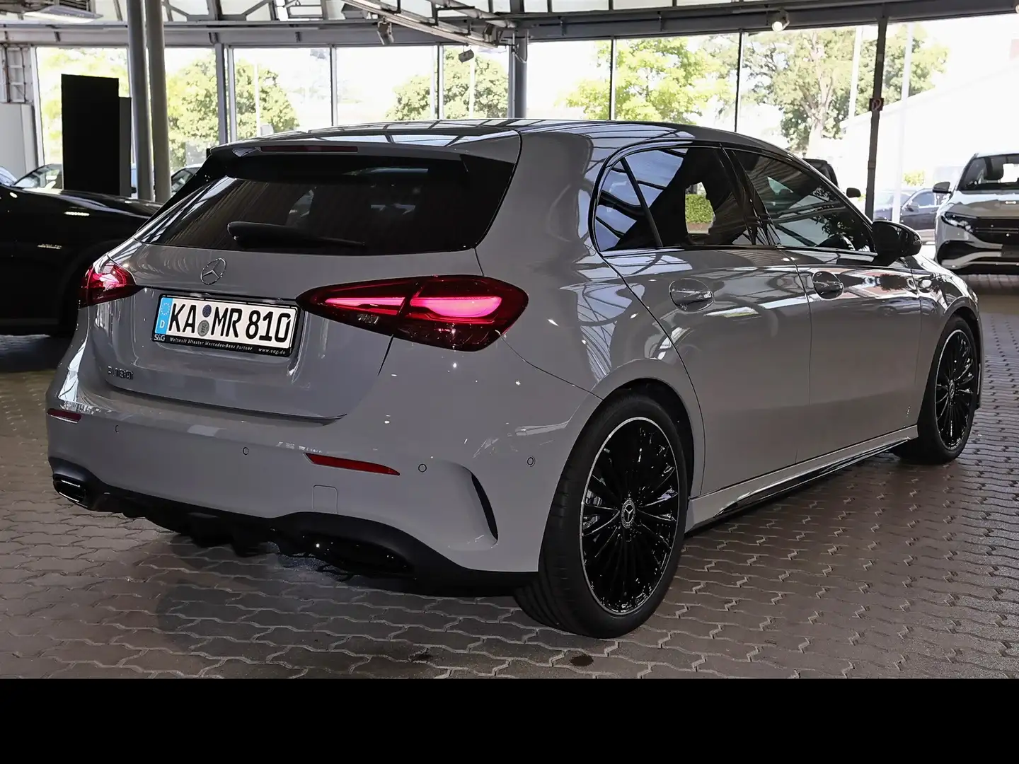 Mercedes-Benz A 180 AMG MBUX+RüKam+LED+Pano+Distro+Totwinkel - 2