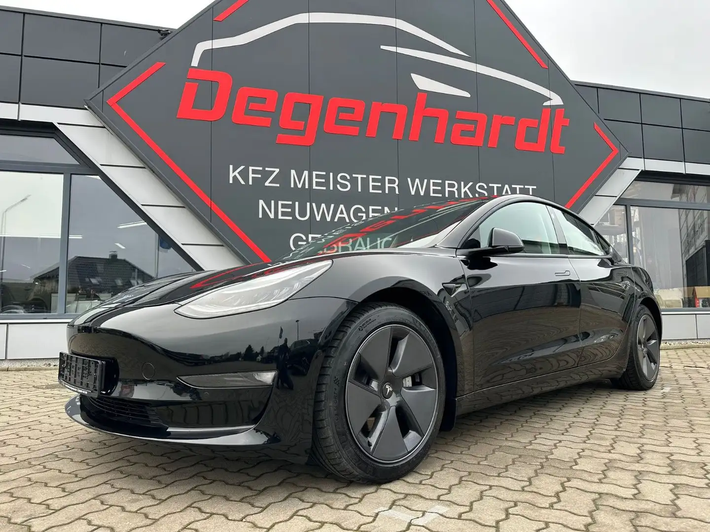 Tesla Model 3 Long Range Dual AWD Facelift FSD Matrix Schwarz - 1