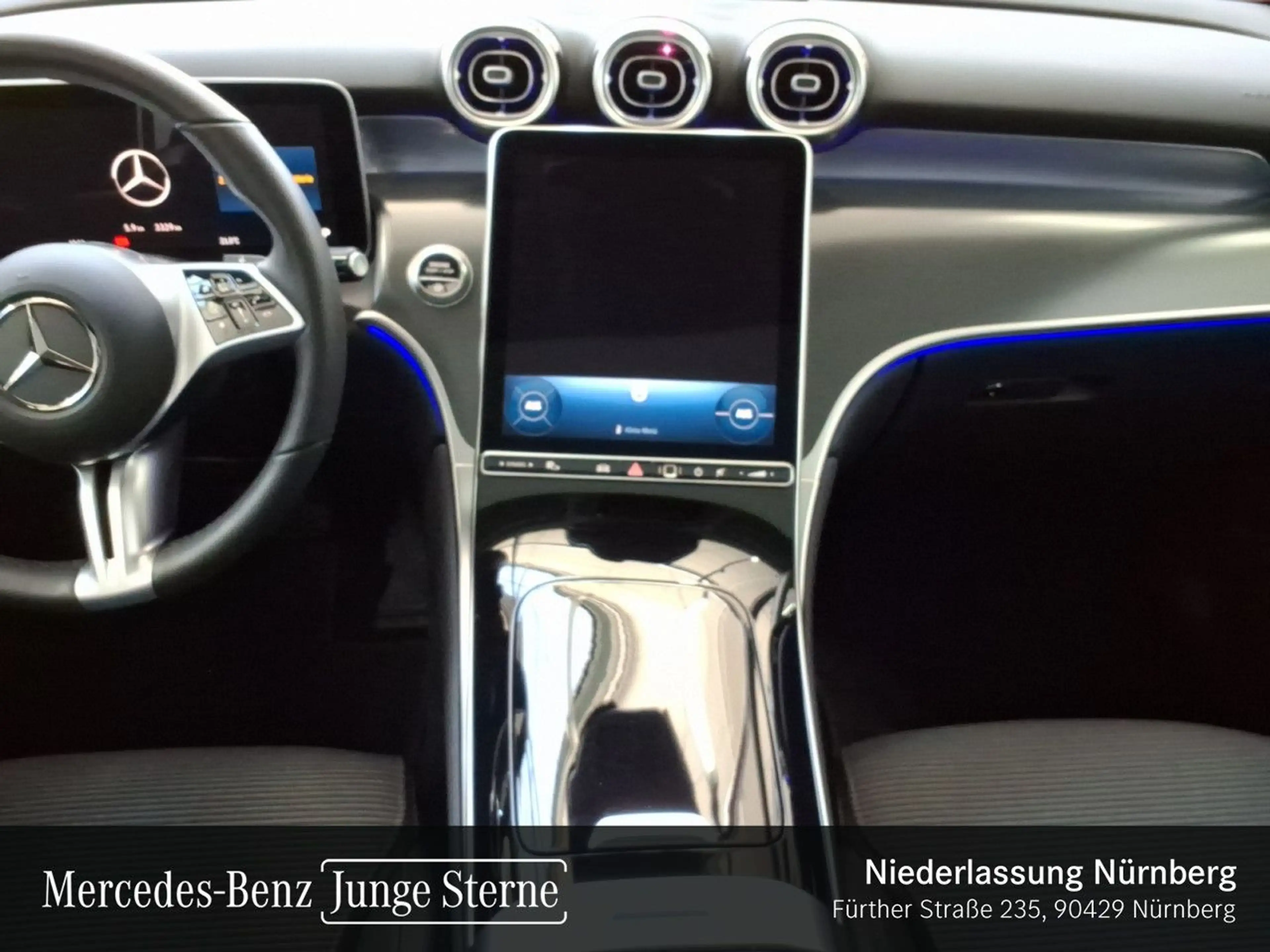 Mercedes-Benz GLC 200 4M AVANTG+PANO+AHK+LED+KEYLESS+9G — photo 15