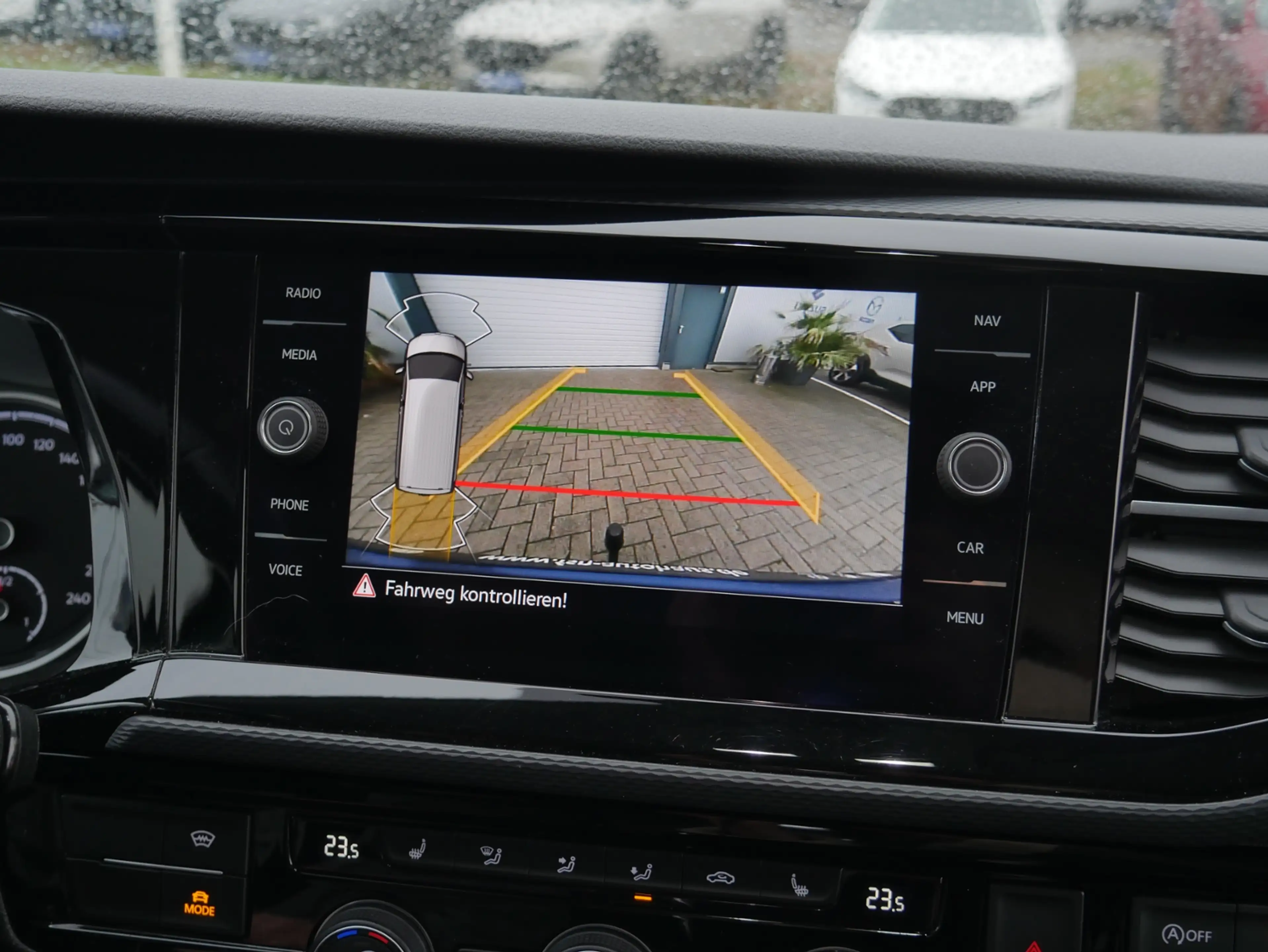 Volkswagen T6.1 Multivan 2.0 TDI Generation Six DSG AHK ACC NAVI STANDHZG — photo 17