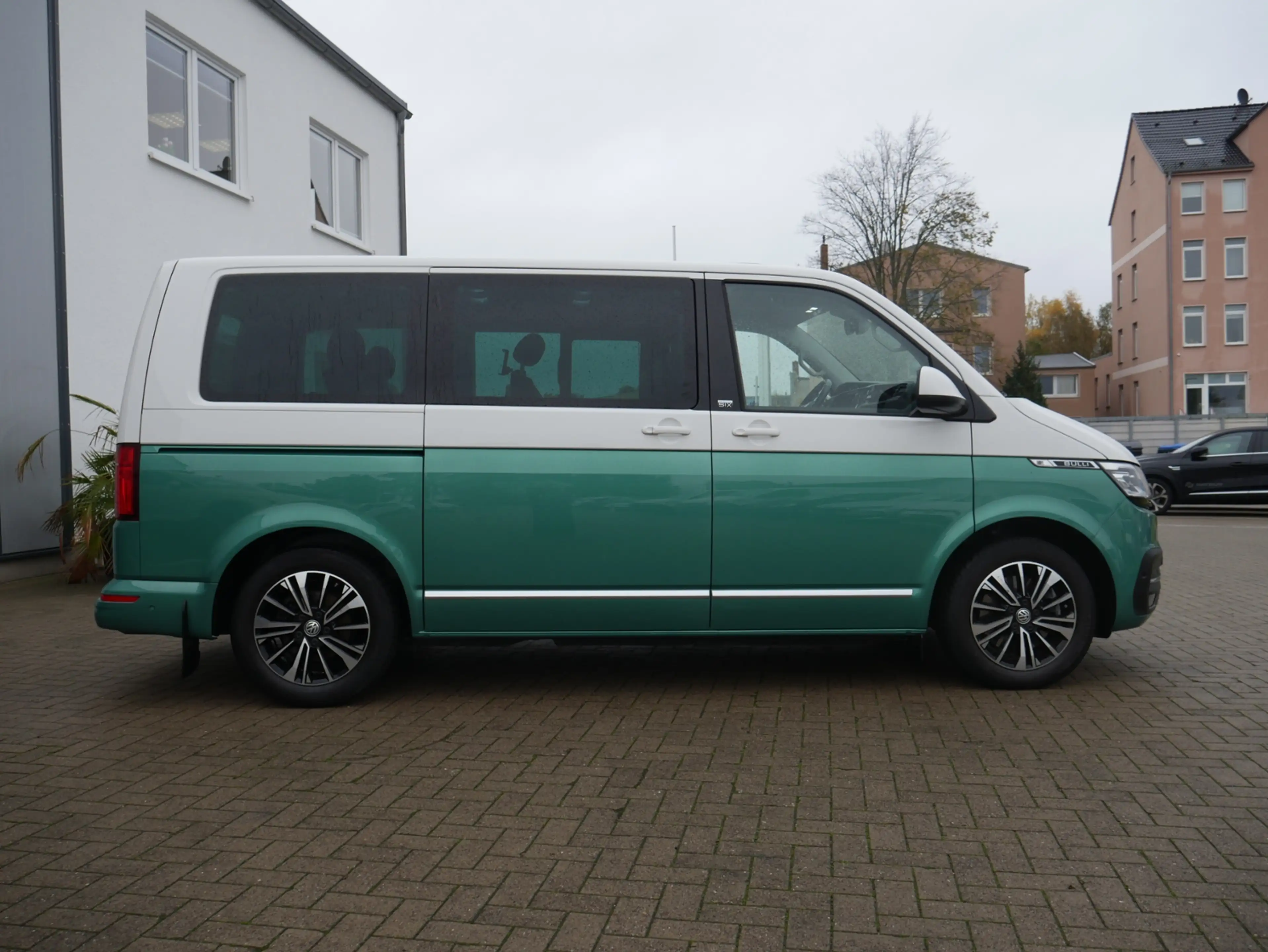 Volkswagen T6.1 Multivan 2.0 TDI Generation Six DSG AHK ACC NAVI STANDHZG — photo 22