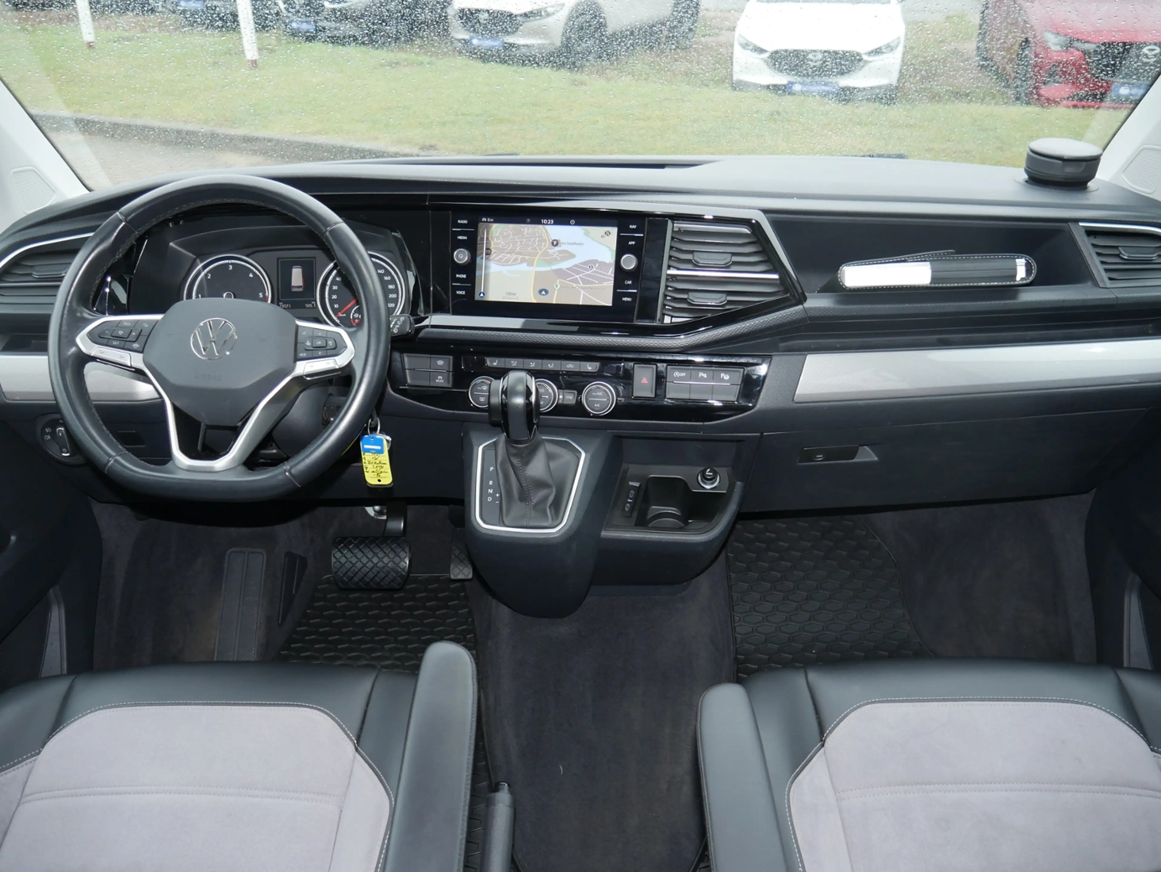 Volkswagen T6.1 Multivan 2.0 TDI Generation Six DSG AHK ACC NAVI STANDHZG — photo 7