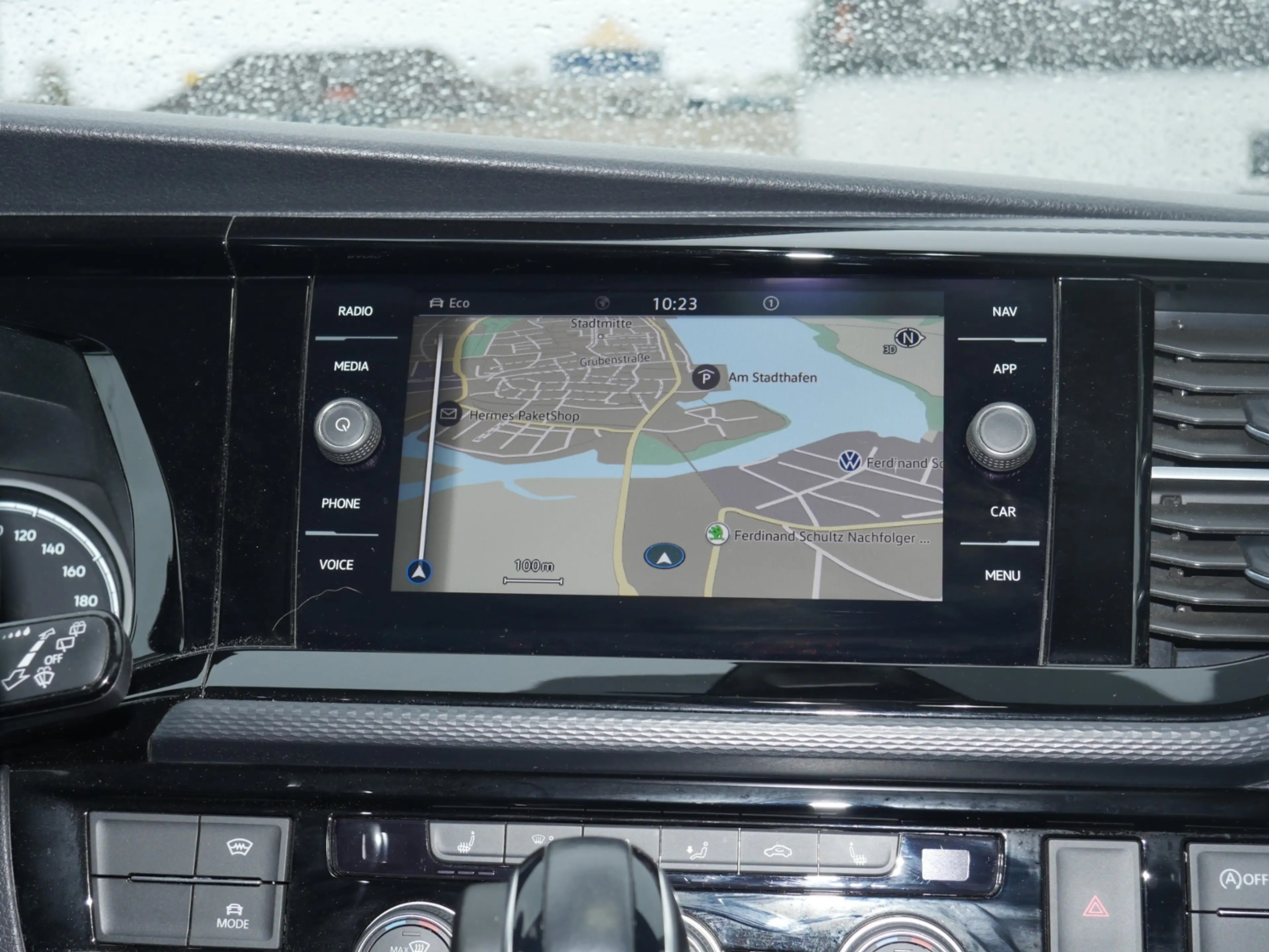 Volkswagen T6.1 Multivan 2.0 TDI Generation Six DSG AHK ACC NAVI STANDHZG — photo 8