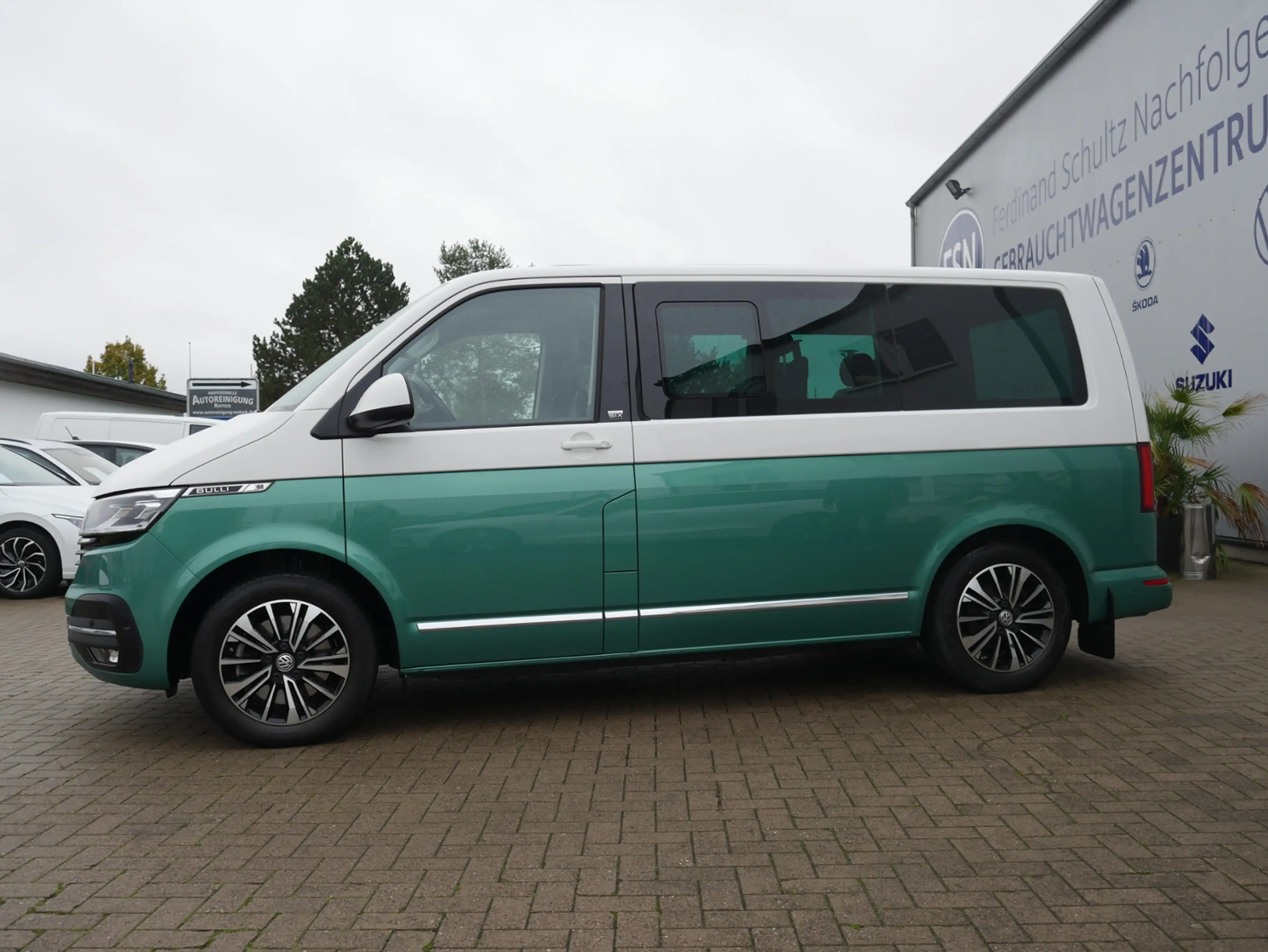 Volkswagen T6.1 Multivan 2.0 TDI Generation Six DSG AHK ACC NAVI STANDHZG — photo 23