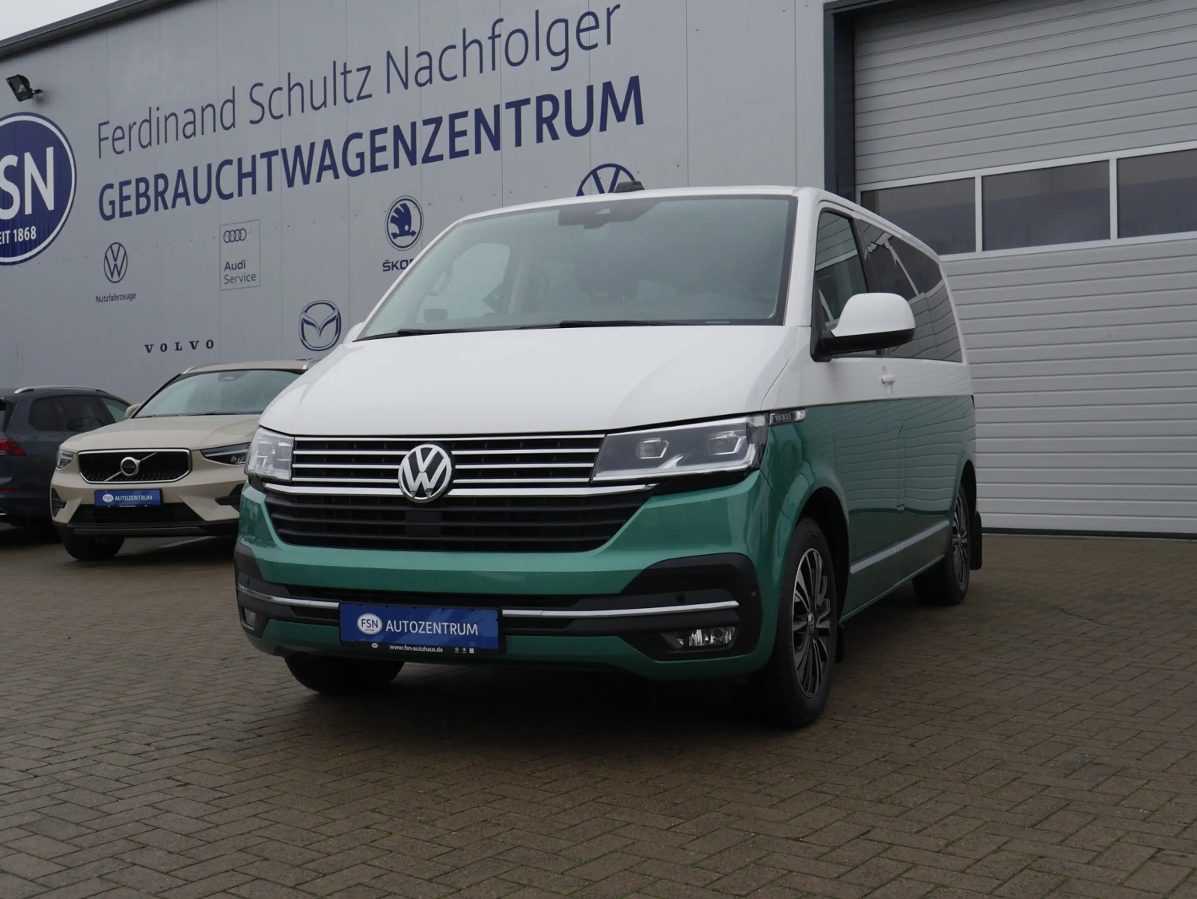 Volkswagen T6.1 Multivan 2.0 TDI Generation Six DSG AHK ACC NAVI STANDHZG — photo 2