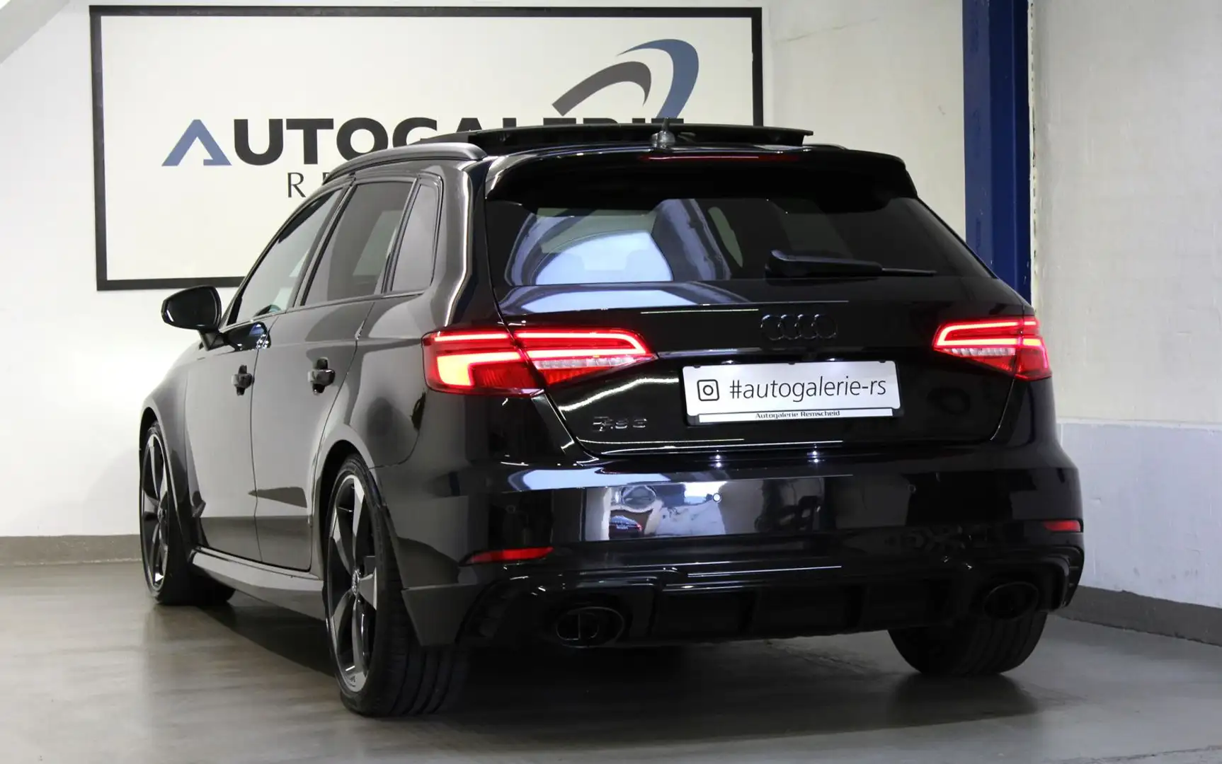 Audi RS3 *FACELIFT*NO OPF*SCHALE*RS AGA*VIRTUAL*VOLL Schwarz - 1