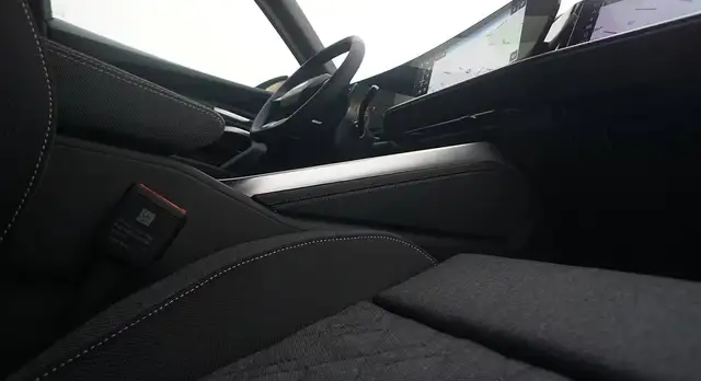 Audi Q5 view 10