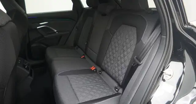 Audi Q5 view 11