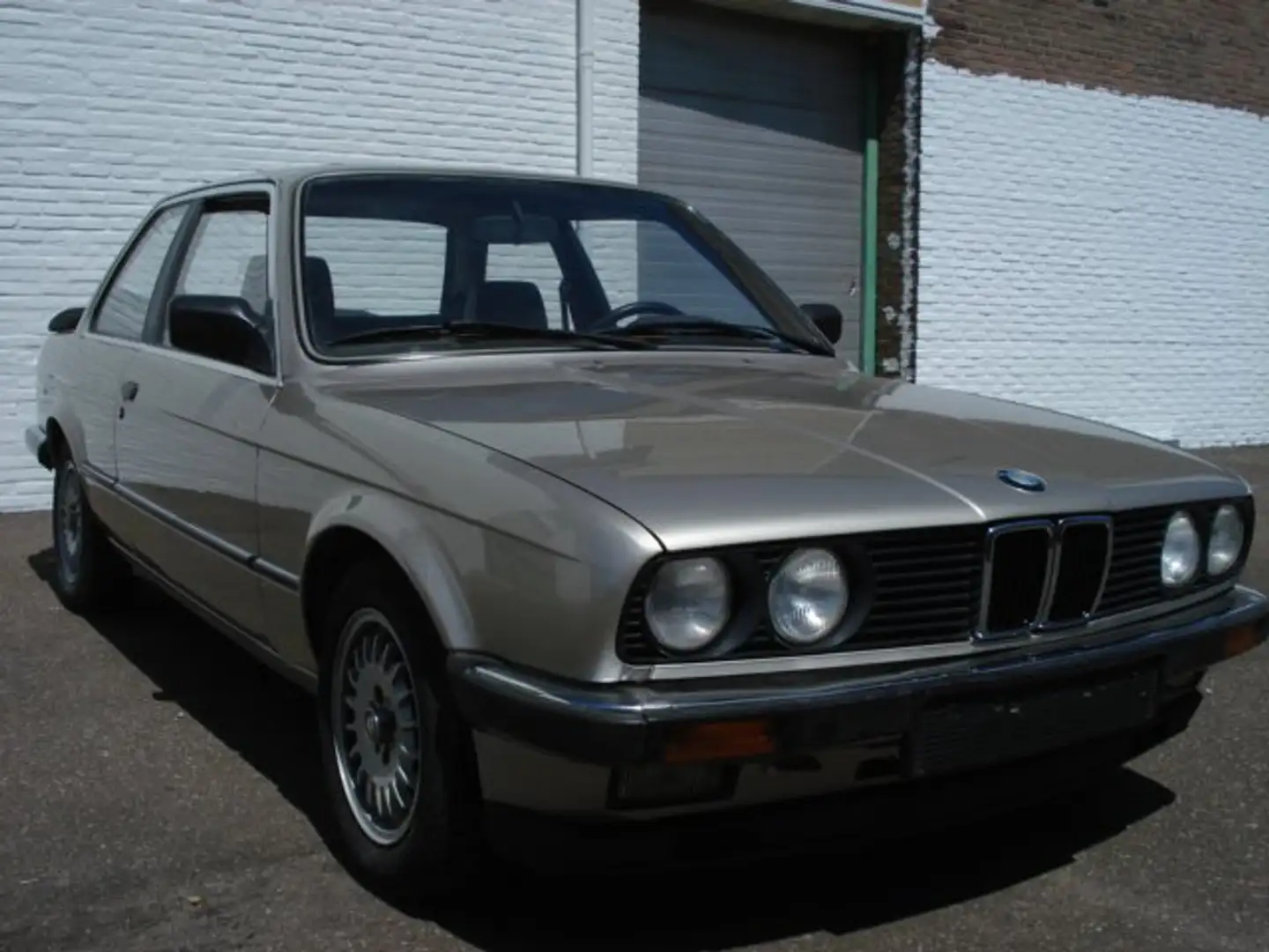 BMW 323 I Beżowy - 2