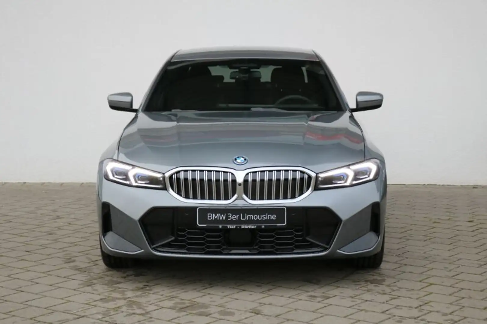 BMW 330 e xDr. Limo M Sport SONDERAKTION Grey - 2