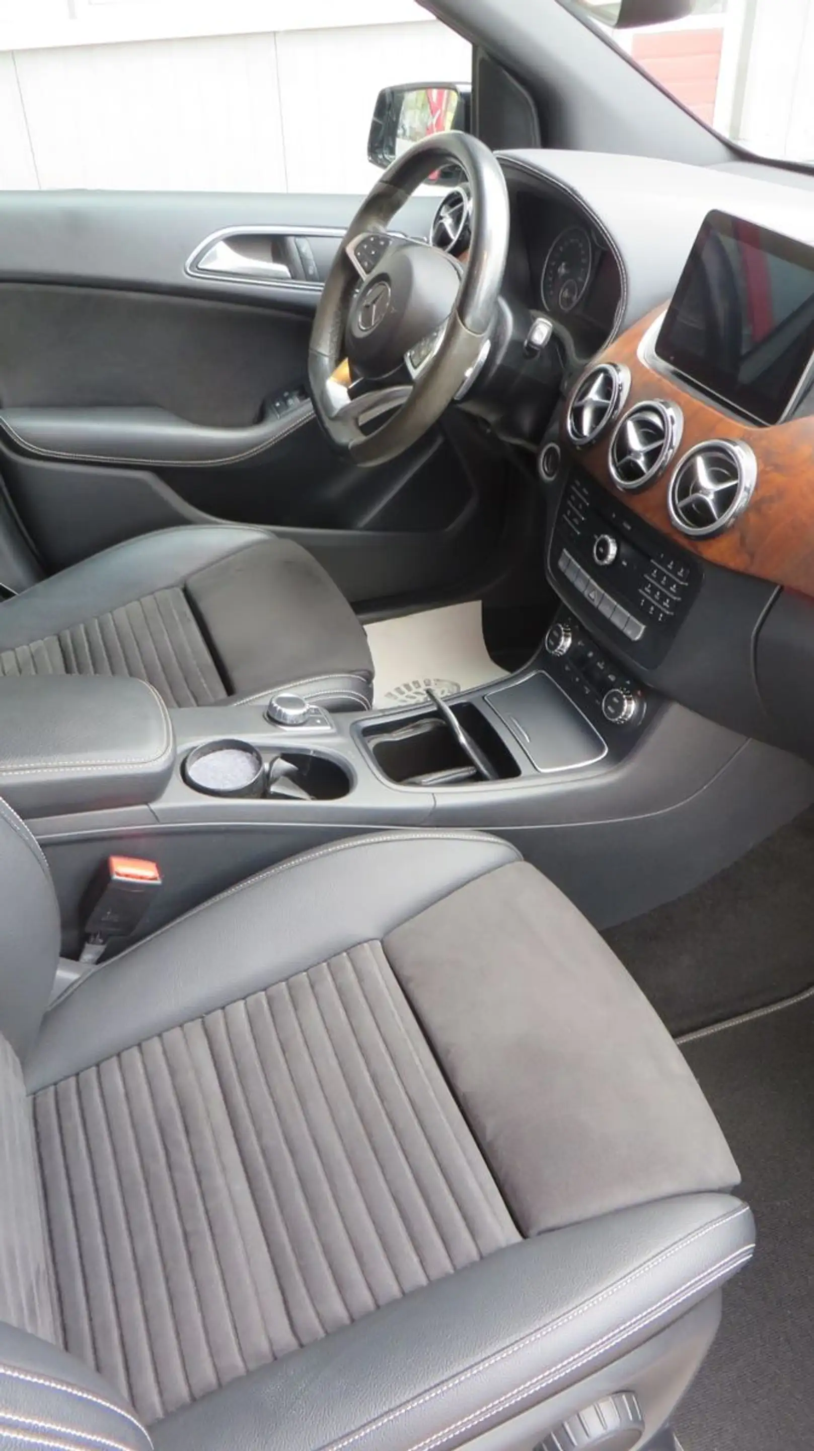 Mercedes-Benz B 200 AMG AHK Kamera  Night Paket — photo 17