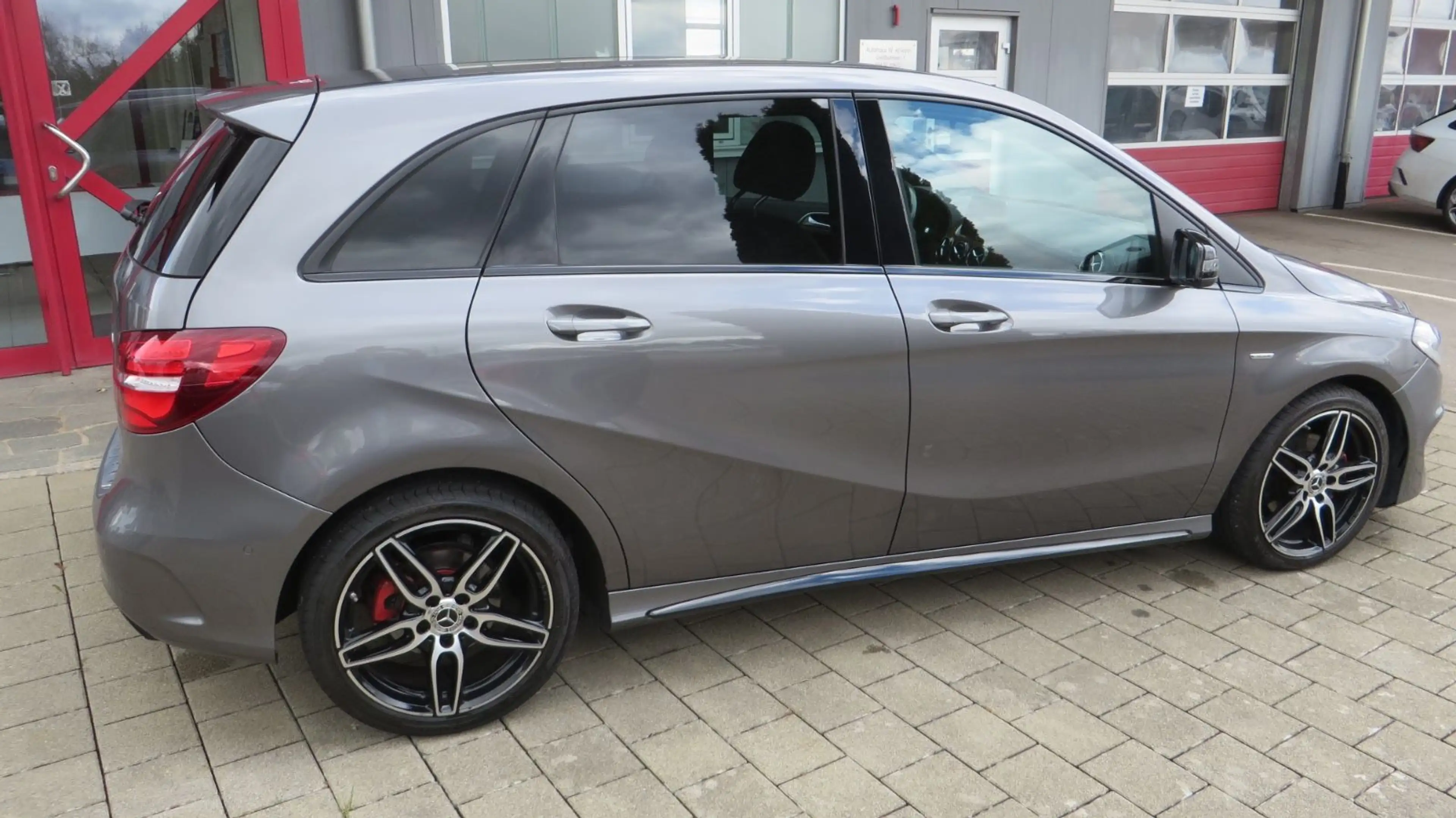 Mercedes-Benz B 200 AMG AHK Kamera  Night Paket — photo 14