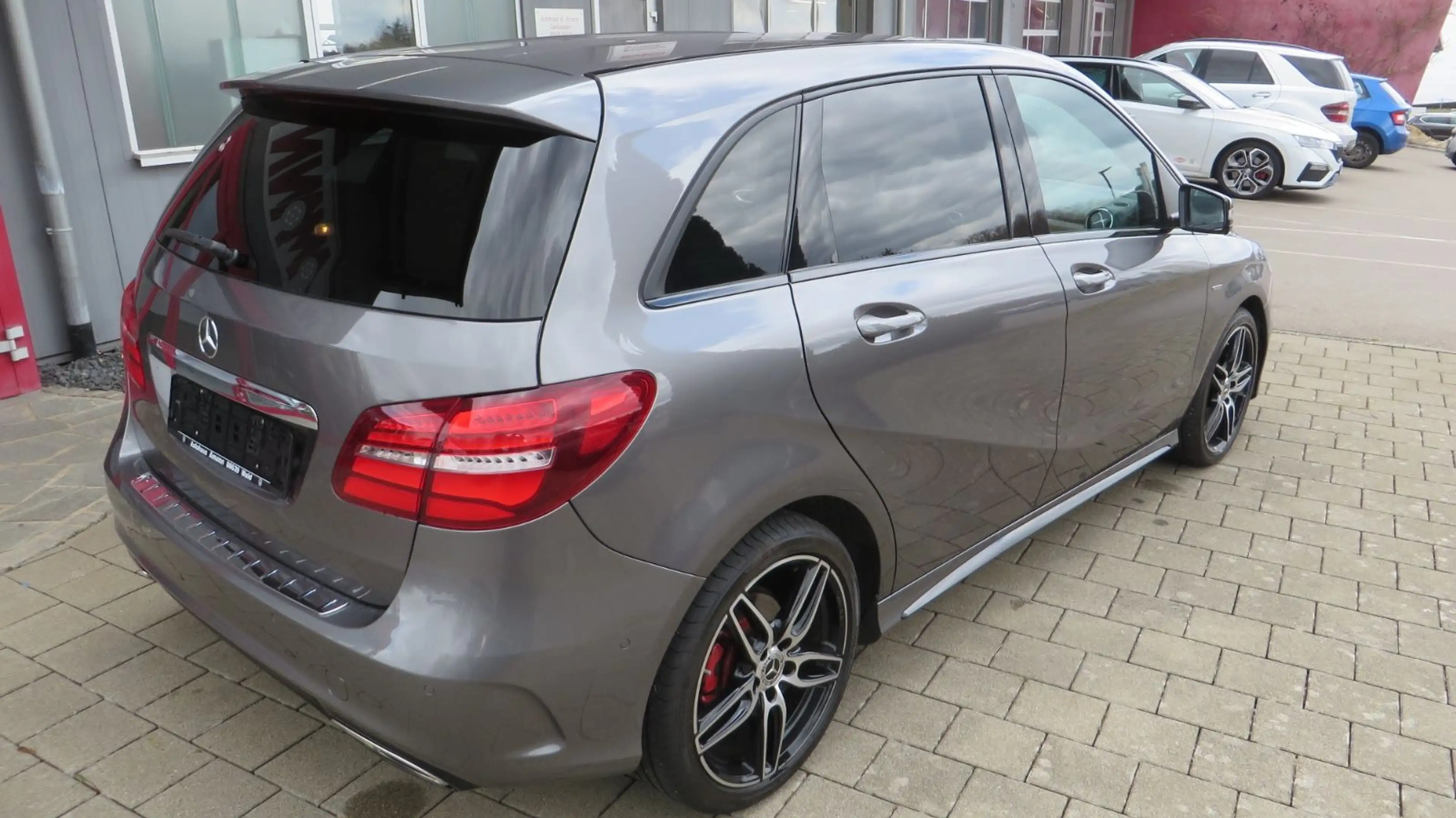 Mercedes-Benz B 200 AMG AHK Kamera  Night Paket — photo 13