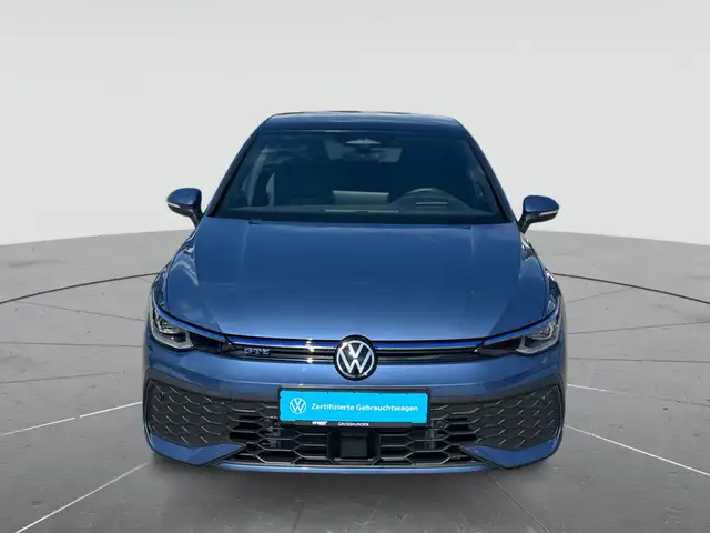 Volkswagen Golf view 2
