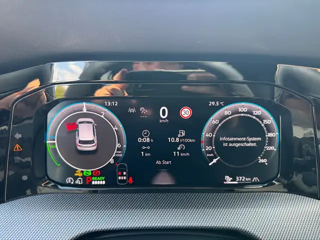 Volkswagen Golf view 9