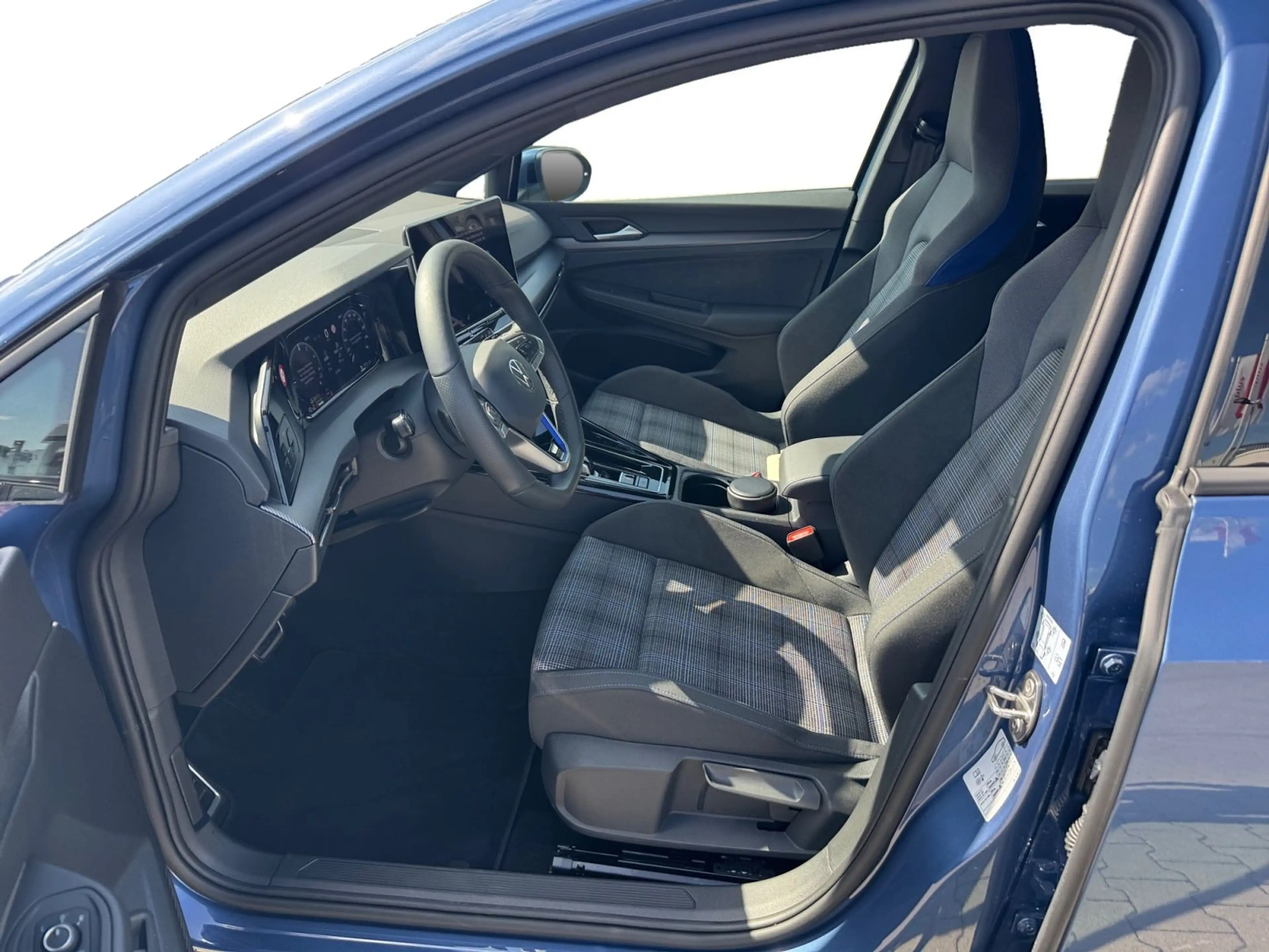 Volkswagen Golf GTE VIII GTE 1.5 eHybrid DSG, 5J.Gar./MATRIX/36 — photo 4
