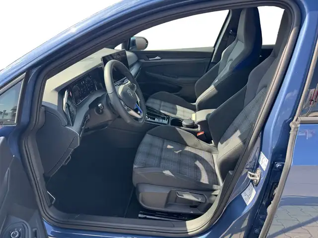 Volkswagen Golf view 4