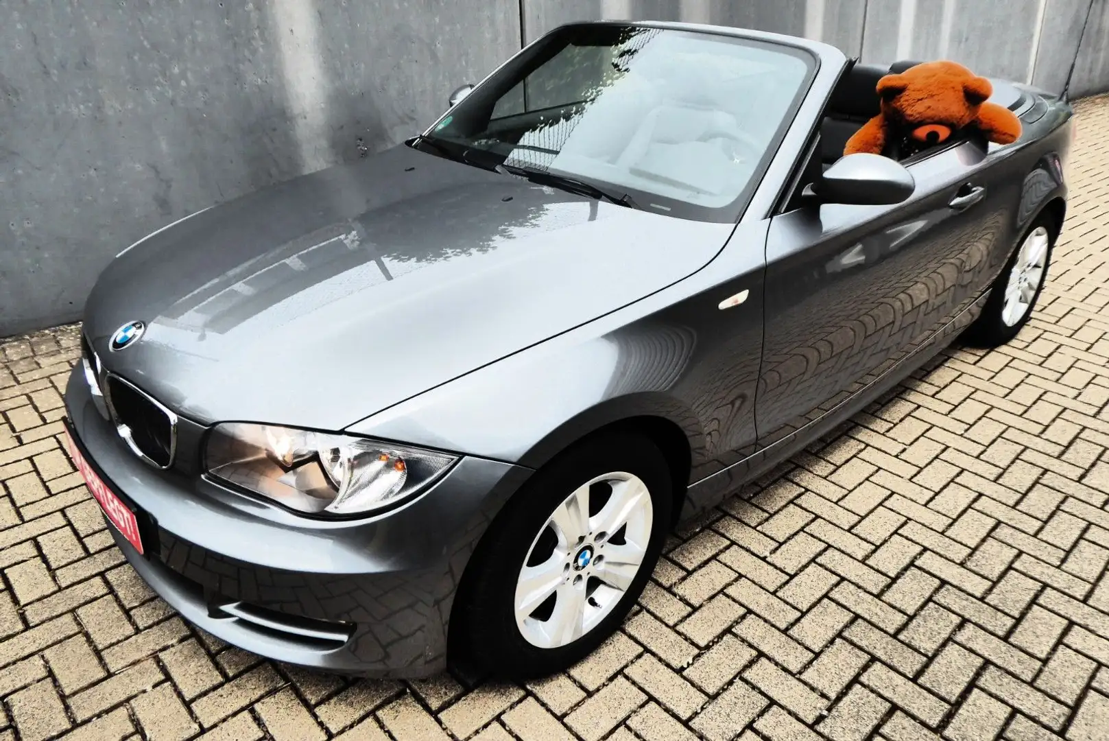 BMW 118 i Cabrio original 64.100 km! Gris - 1