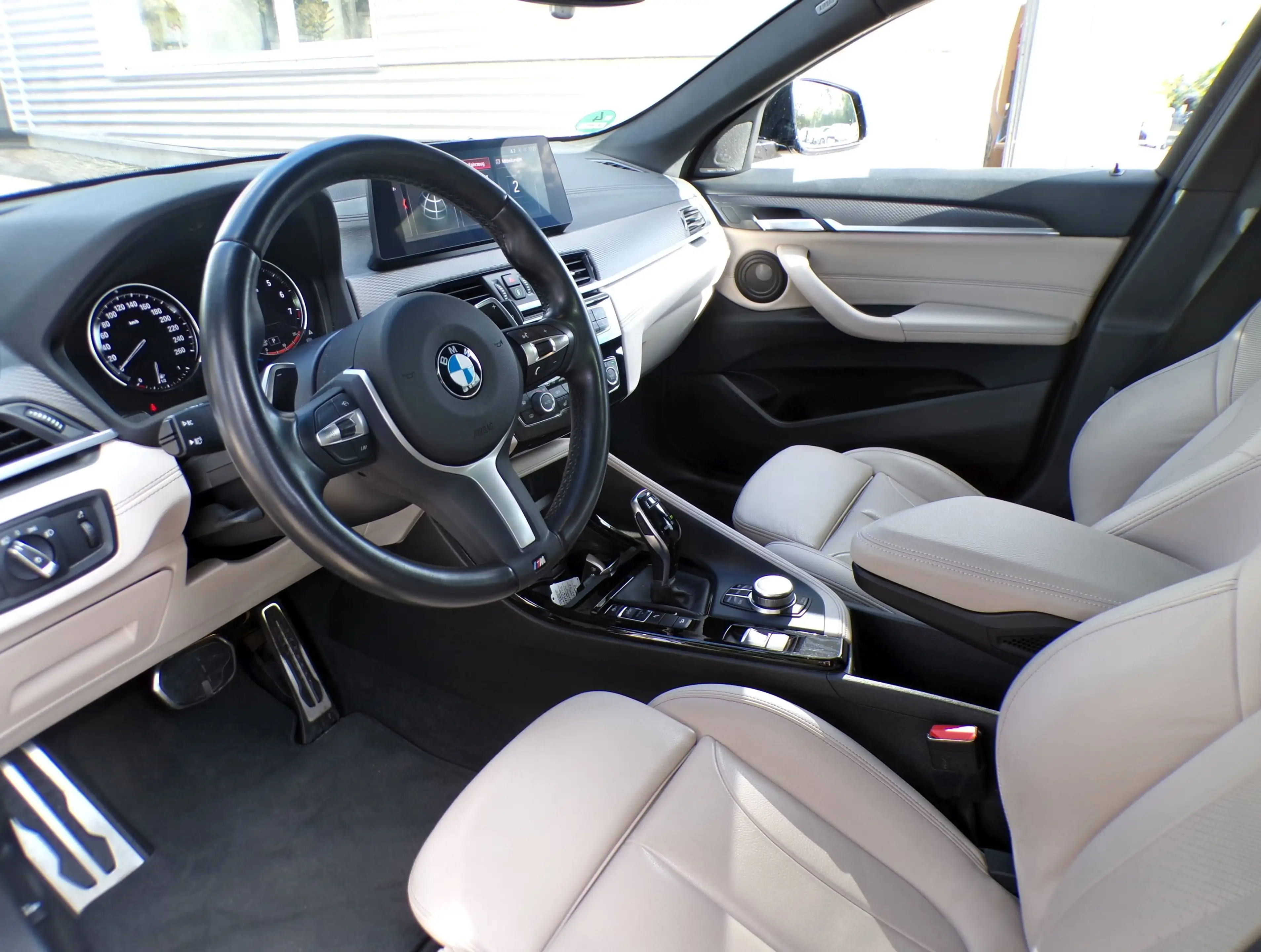 BMW X2 M35i Navi+ HuD HiFi-h/k CarPlay Pano adLED SH — photo 8