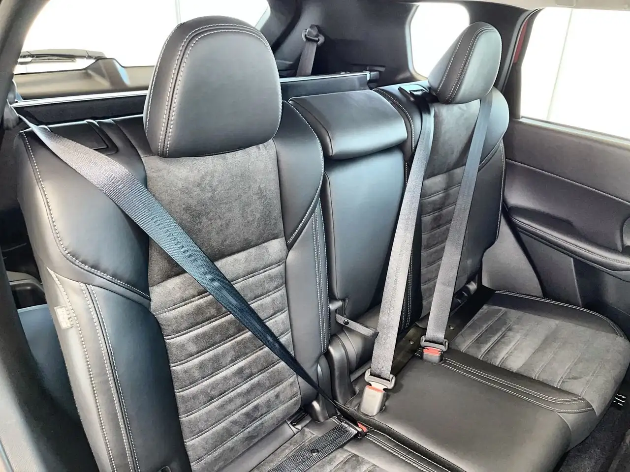 Mitsubishi Outlander снимка Mitsubishi Outlander