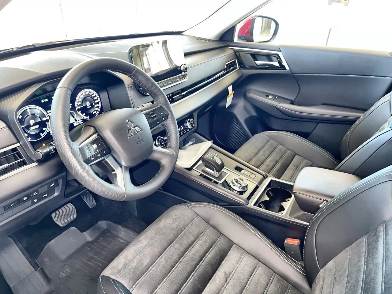 Mitsubishi Outlander снимка Mitsubishi Outlander