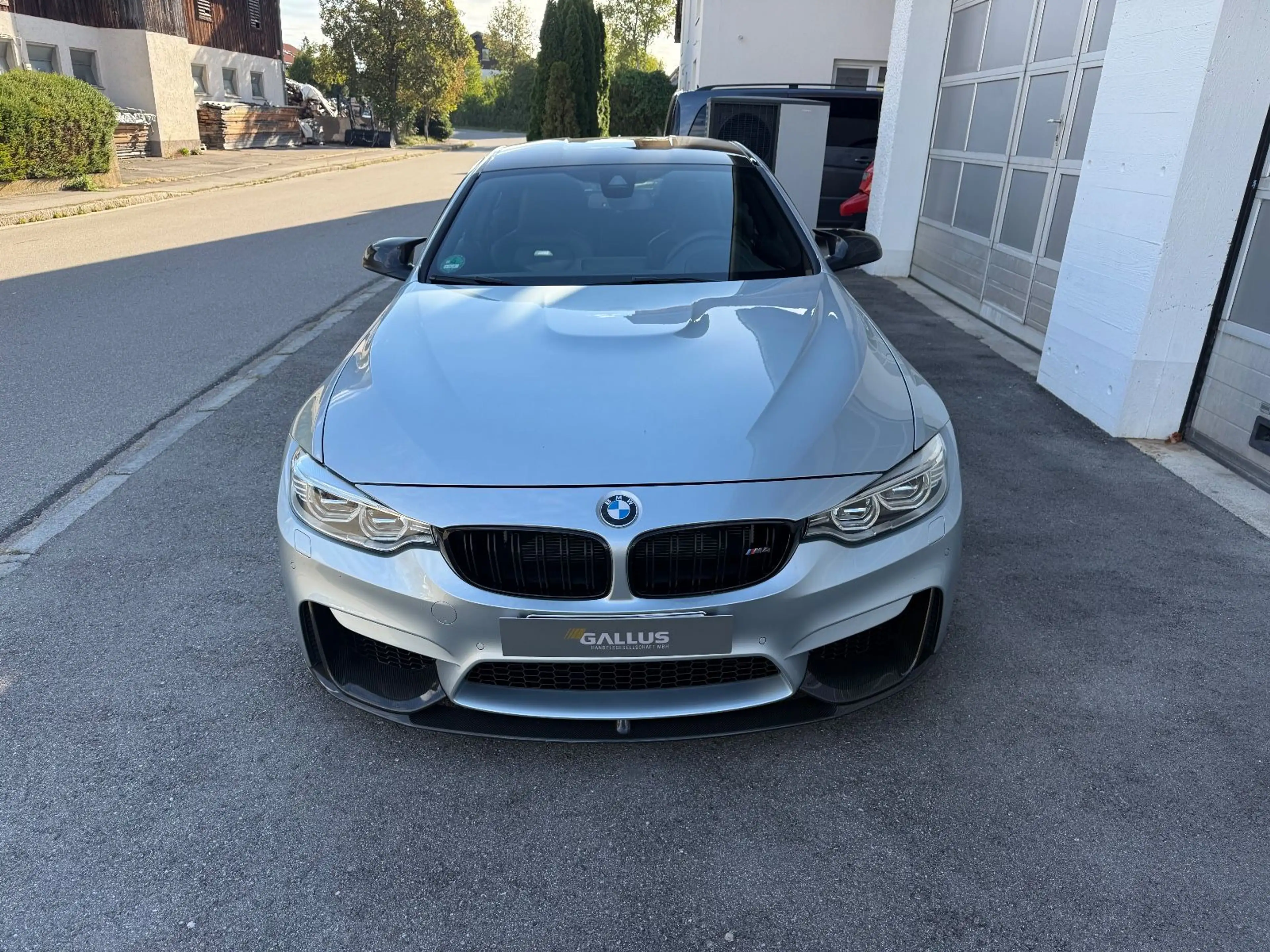 BMW M4 Coupe — photo 2