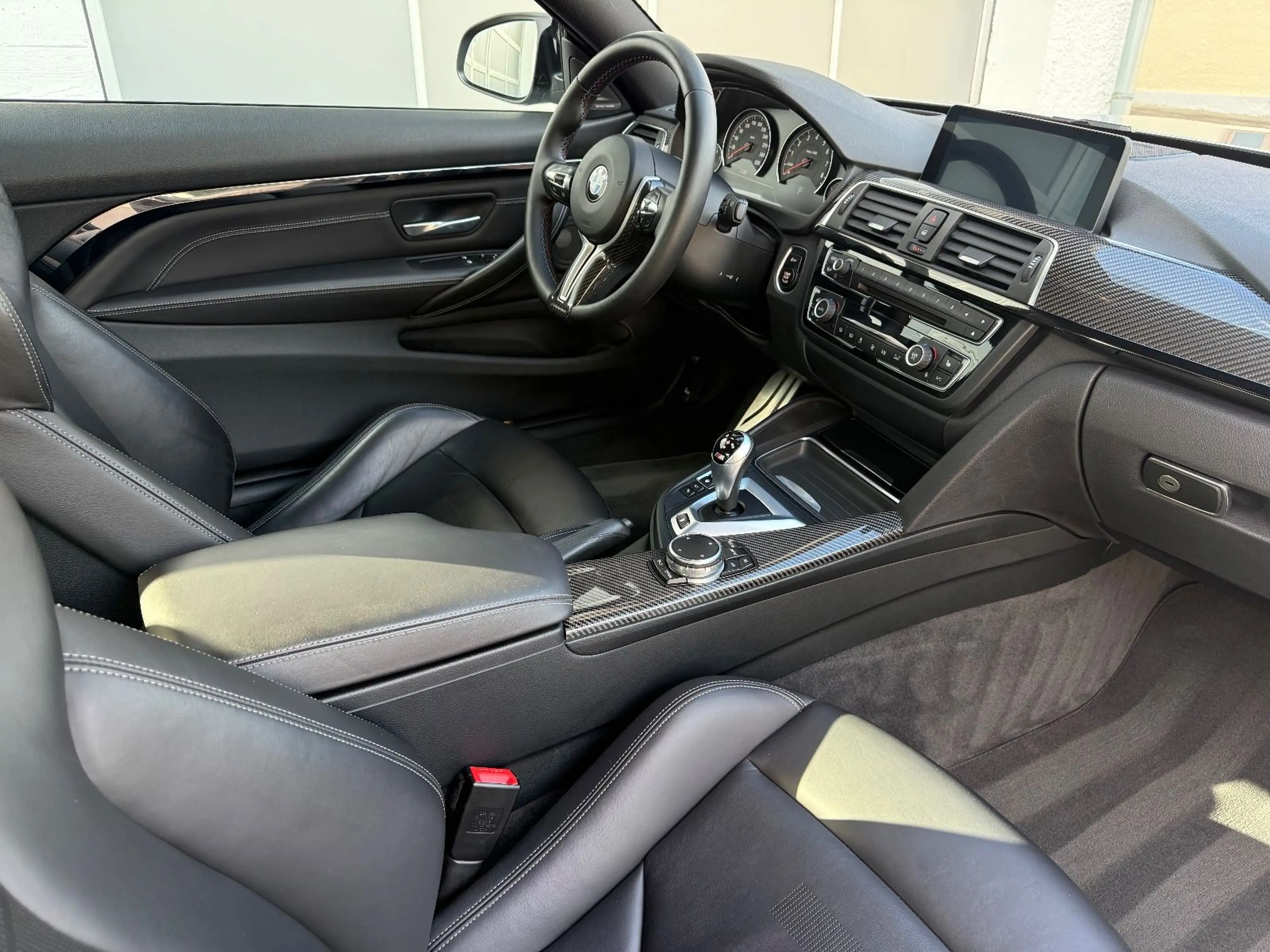 BMW M4 Coupe — photo 11