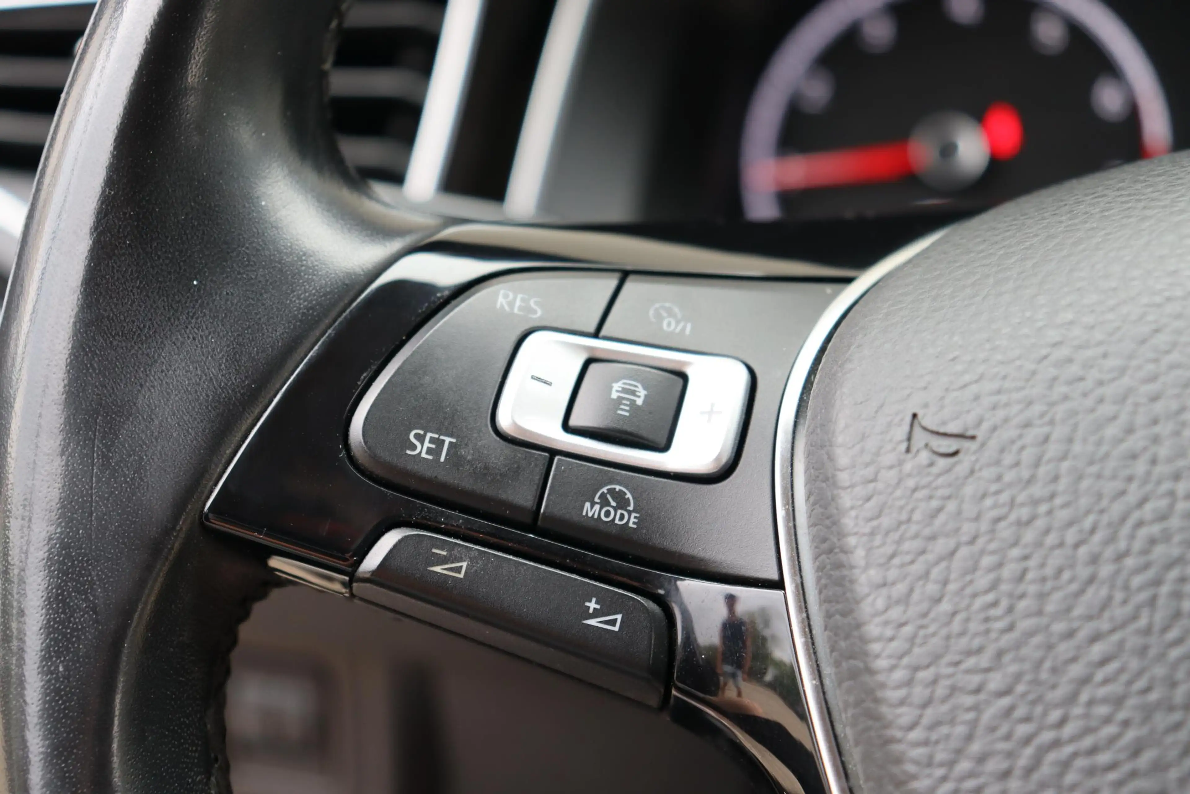 Volkswagen Polo 1.0 TSI Highline ACC,Clima,Navi,Carplay,PDC — photo 9
