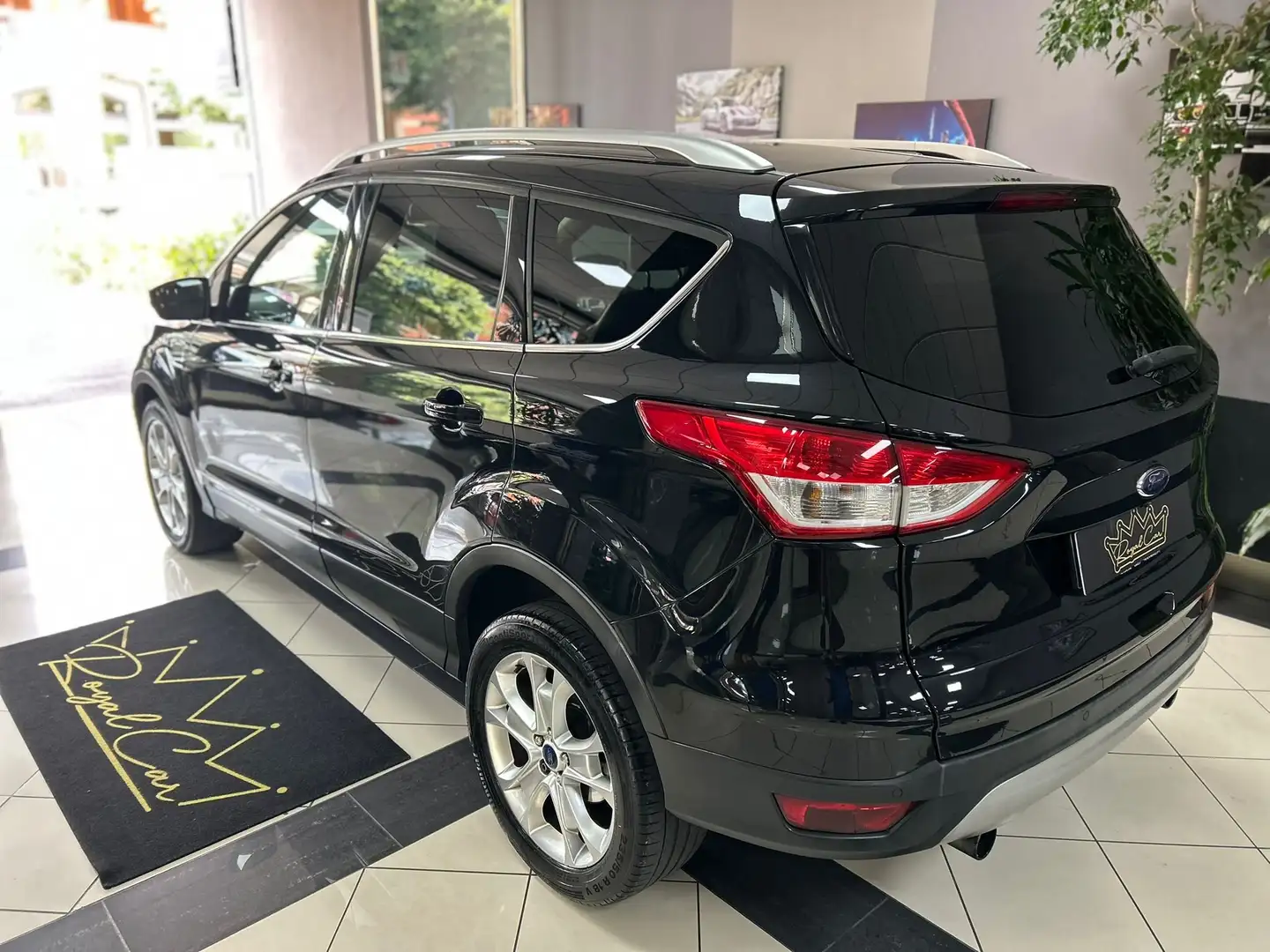Ford Kuga 2.0 TDCI 140 CV 4WD Titanium Zwart - 2