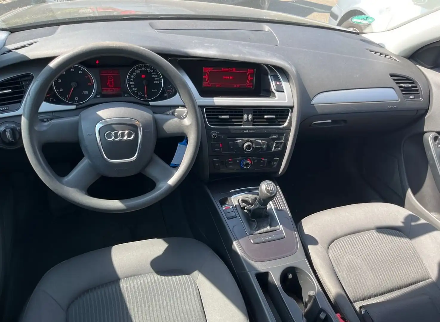 Audi A4 A4 Avant 1.8TFSI Attraction*1.Hand*Sport-Fahrwerk* Schwarz - 2