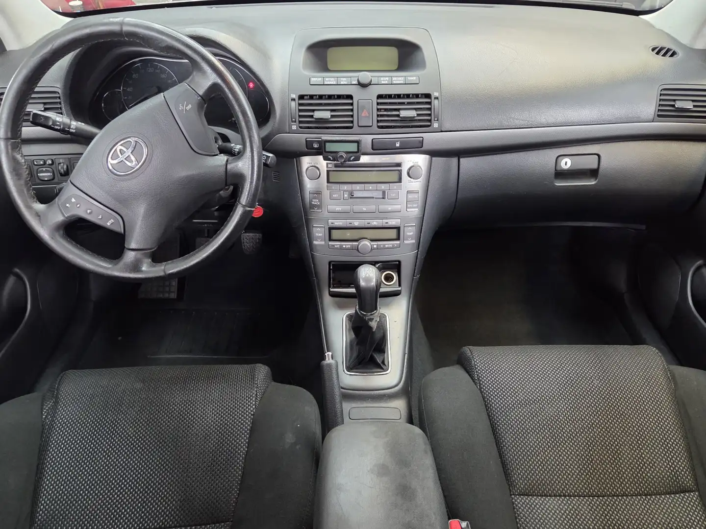 Toyota Avensis Wagon 1.8 VVTi Linea Luna Grijs - 2