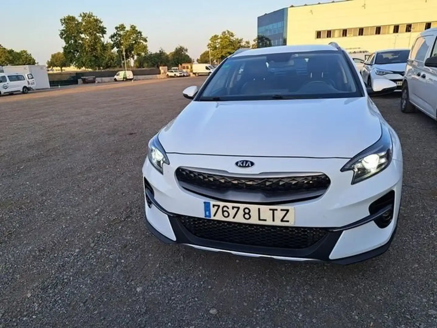 Kia XCeed 1.6 PHEV eTech Aut. Blanco - 2