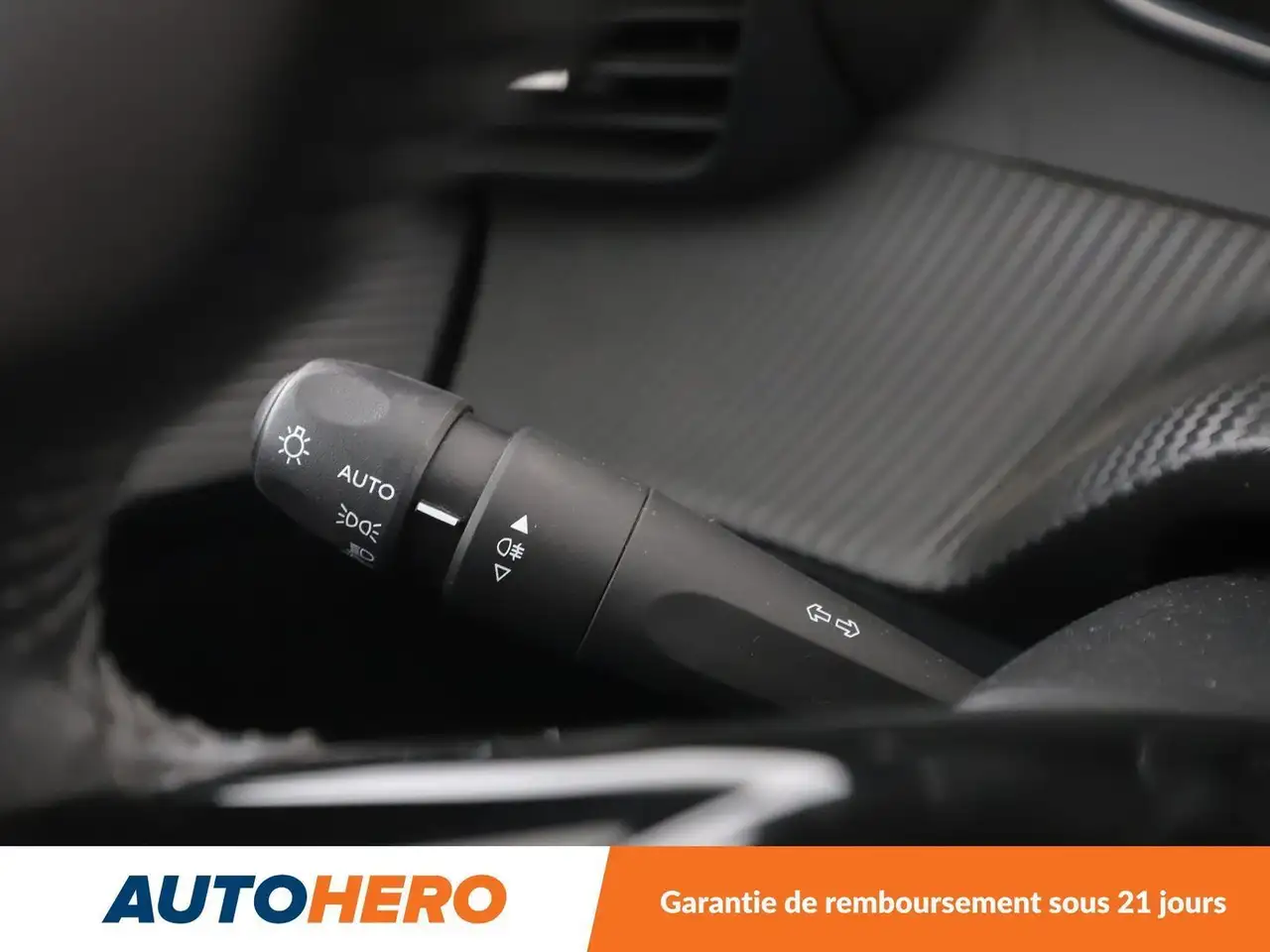 Peugeot 208 208 — photo 28