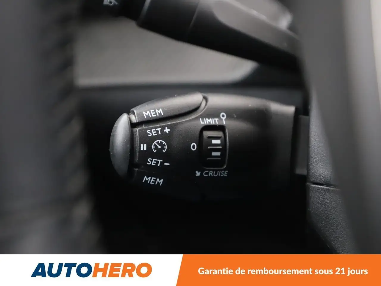 Peugeot 208 208 — photo 30