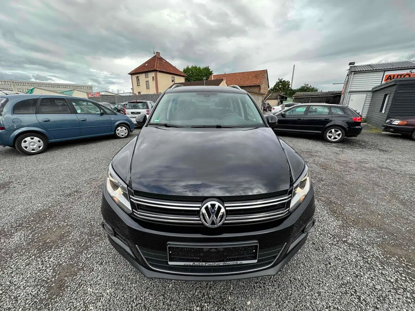 Volkswagen Tiguan Sport & Style 4Motion  2.Hand  Rentnerfahrzeug Schwarz - 2