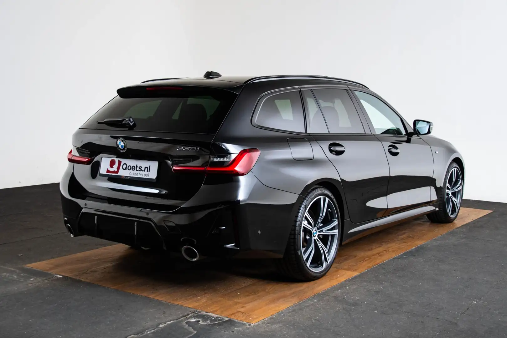 BMW 330 3-serie Touring 330i M-sport - Trekhaak - Panorama Zwart - 2
