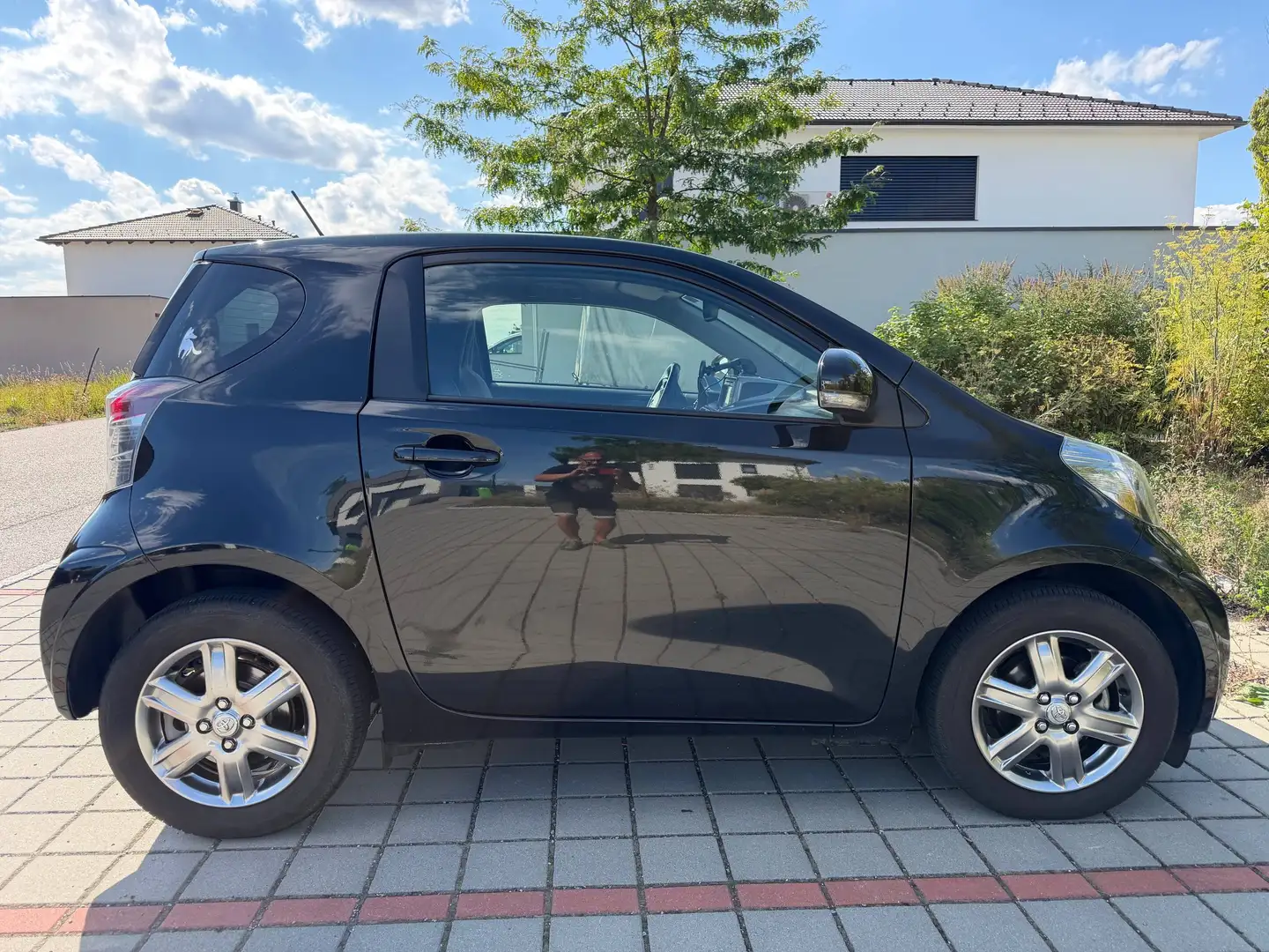 Toyota iQ iQ ² 1,0 VVT-i ² Schwarz - 1