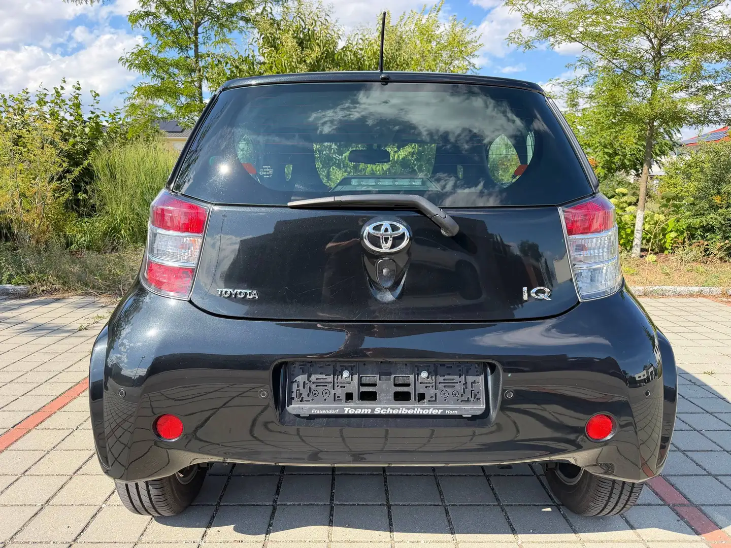Toyota iQ iQ ² 1,0 VVT-i ² Schwarz - 2