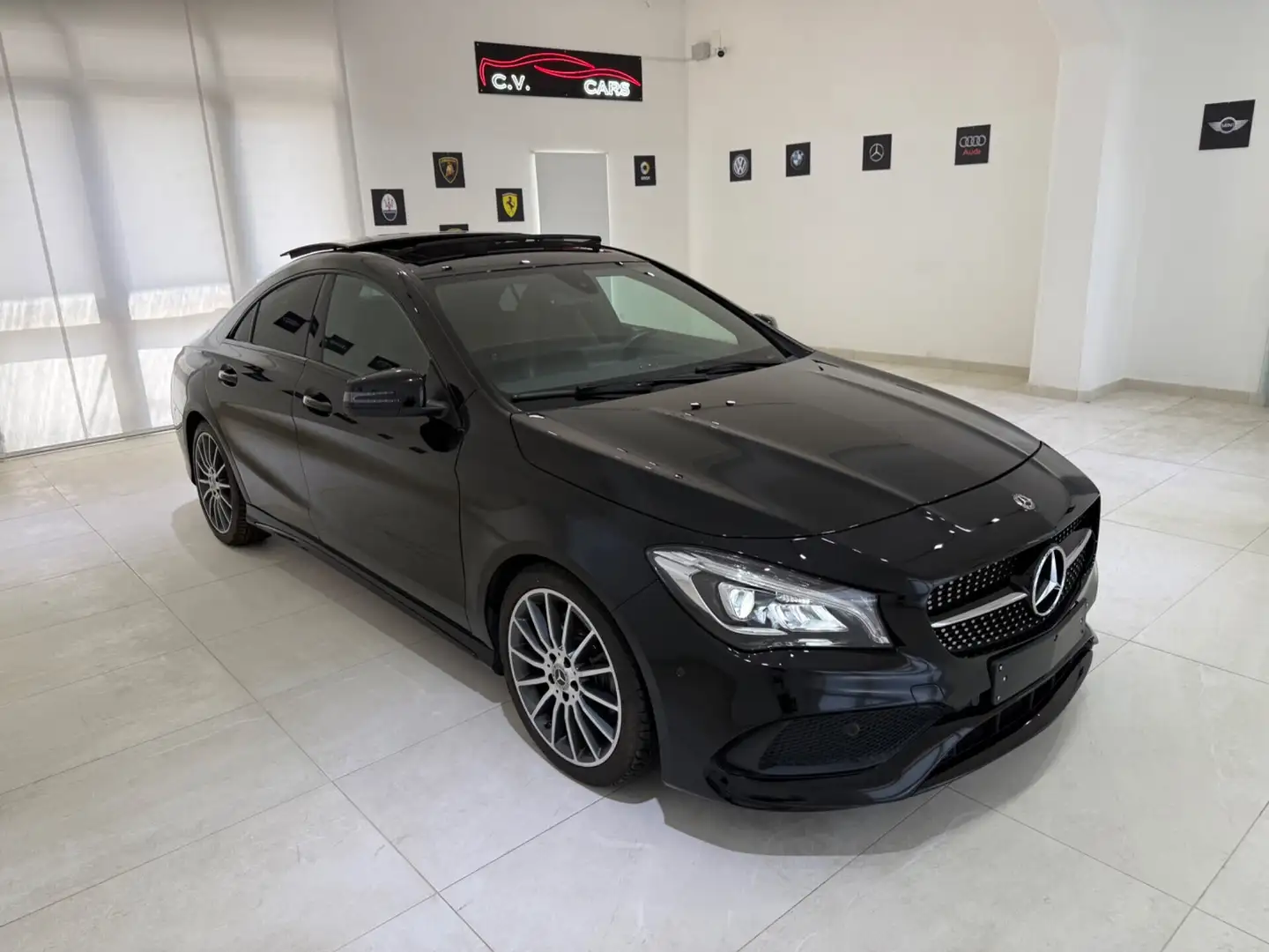 Mercedes-Benz CLA 220 CLA 220 D AUTOMATIC PREMIUM TOTAL BLACK Zwart - 1