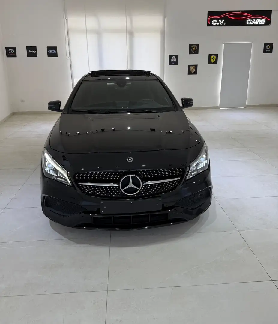 Mercedes-Benz CLA 220 CLA 220 D AUTOMATIC PREMIUM TOTAL BLACK Zwart - 2