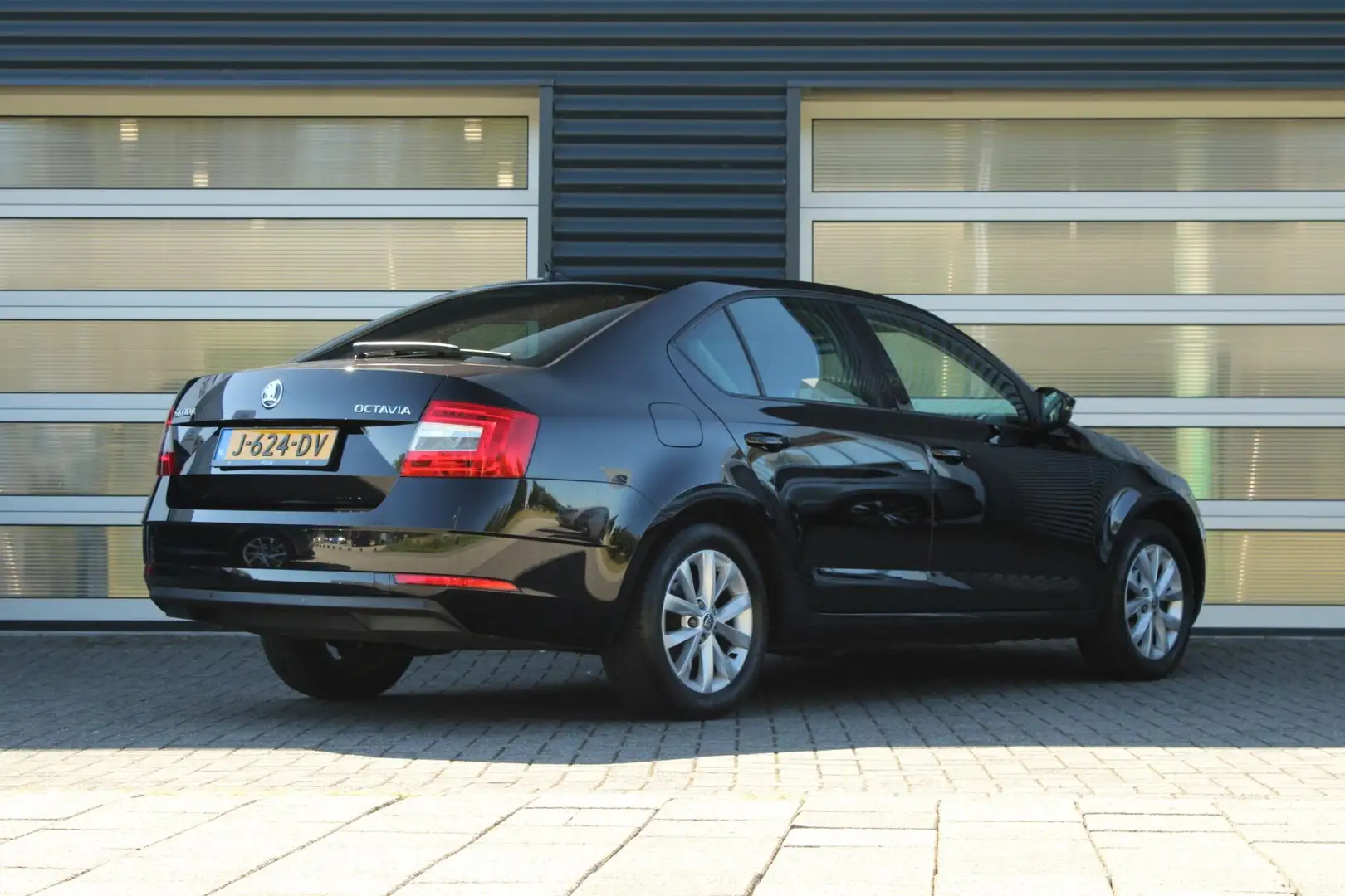 Skoda Octavia 1.0 TSI 115pk Business Edition | Navigatie | Stoel Negro - 2