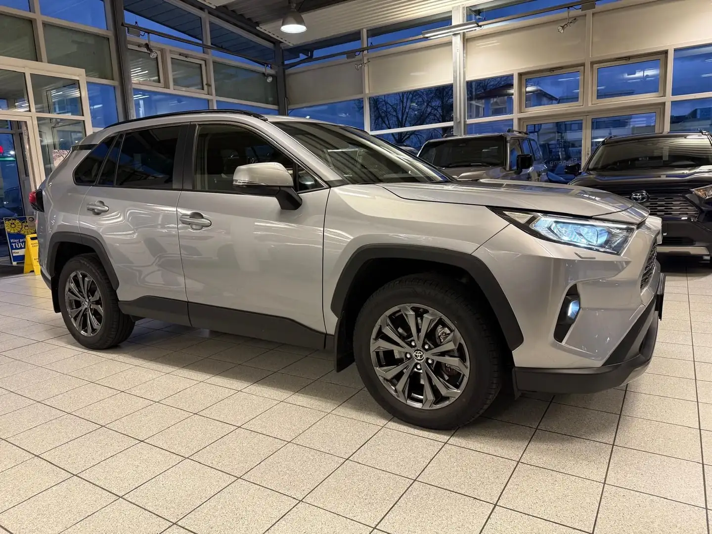 Toyota RAV 4 HYBRID-4x4-LED-LEDER-KAMERA-MOD. 2024 Argent - 1