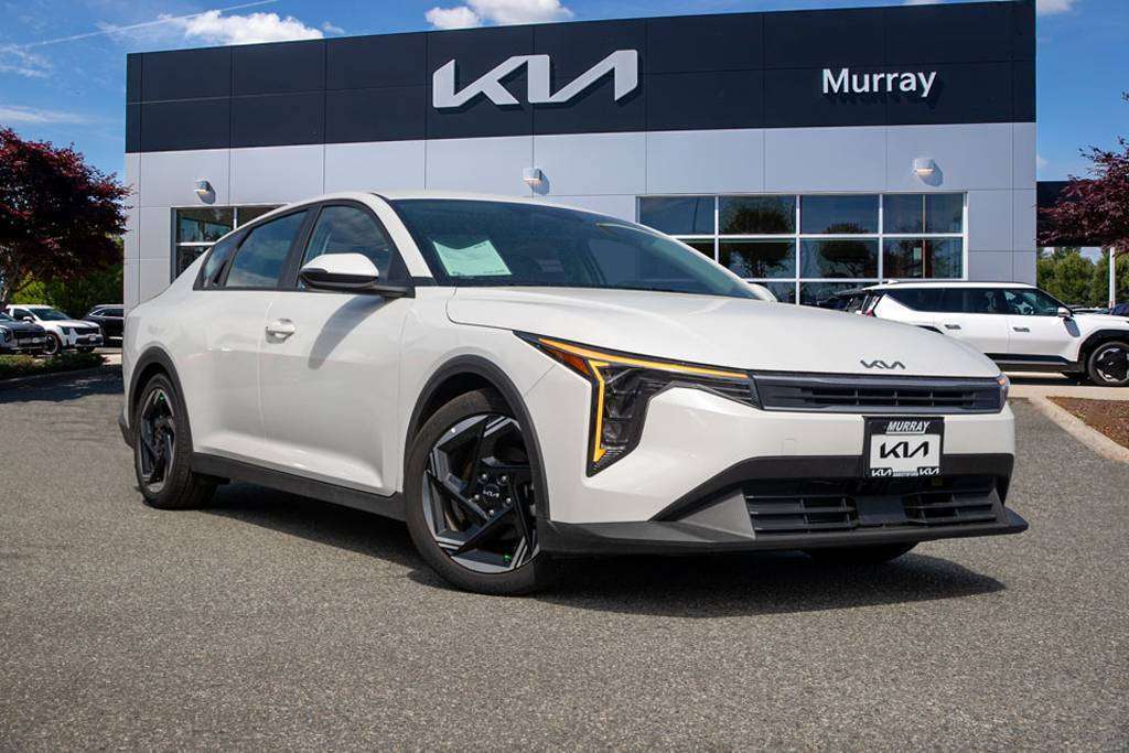 Snow White Pearl 2025 Kia K4 Sedan Front-Wheel Drive Automatic