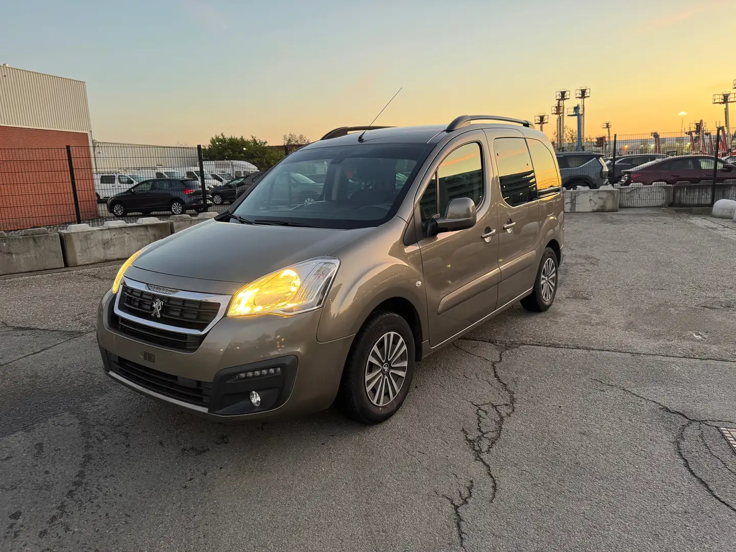 Peugeot Partner Partner Tepee 1.2 PureTech Active S Bronze - 1