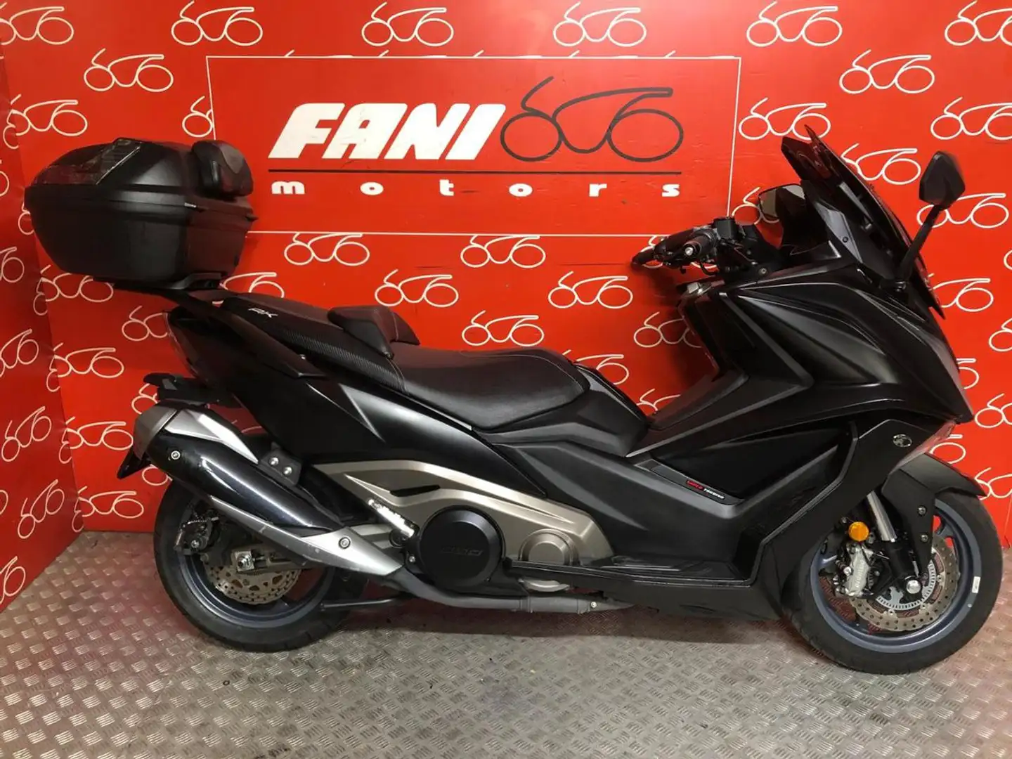 Kymco AK 550 . Nero - 1