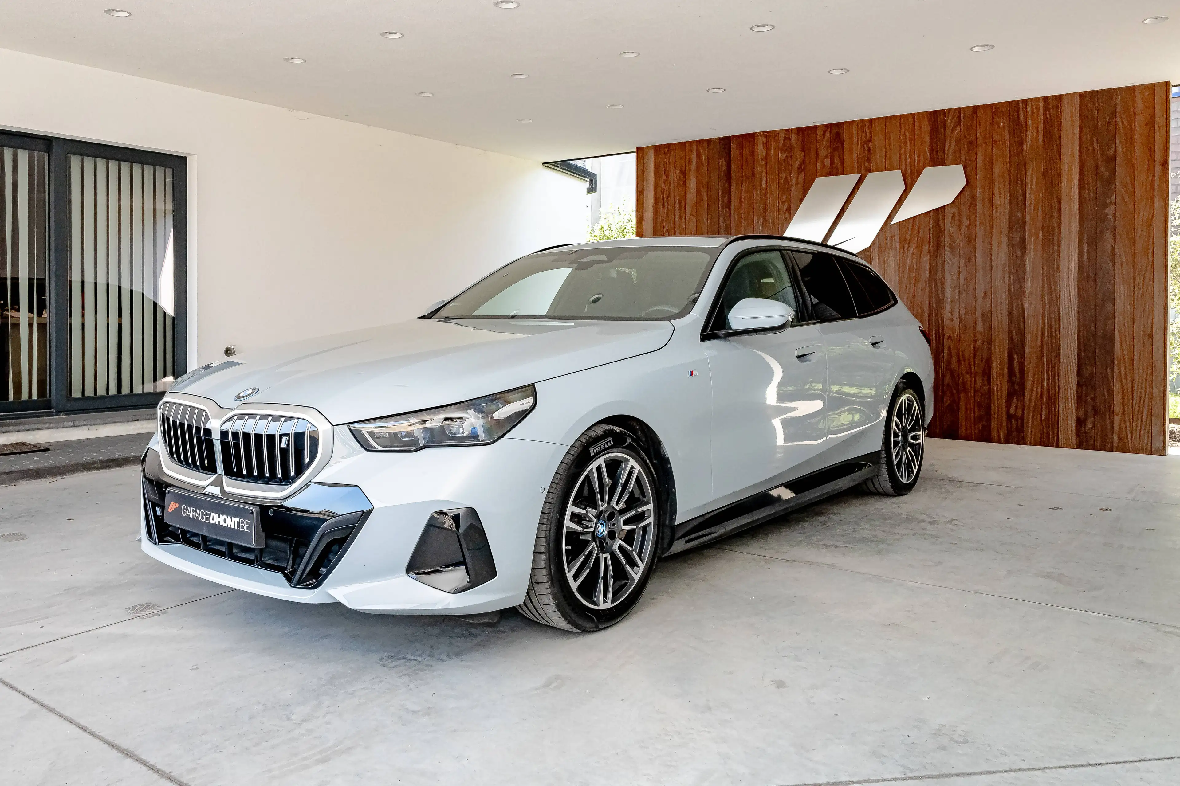 BMW i5 edrive 40e, M pack, Harman Kardon, Zetelverwarming — photo 10
