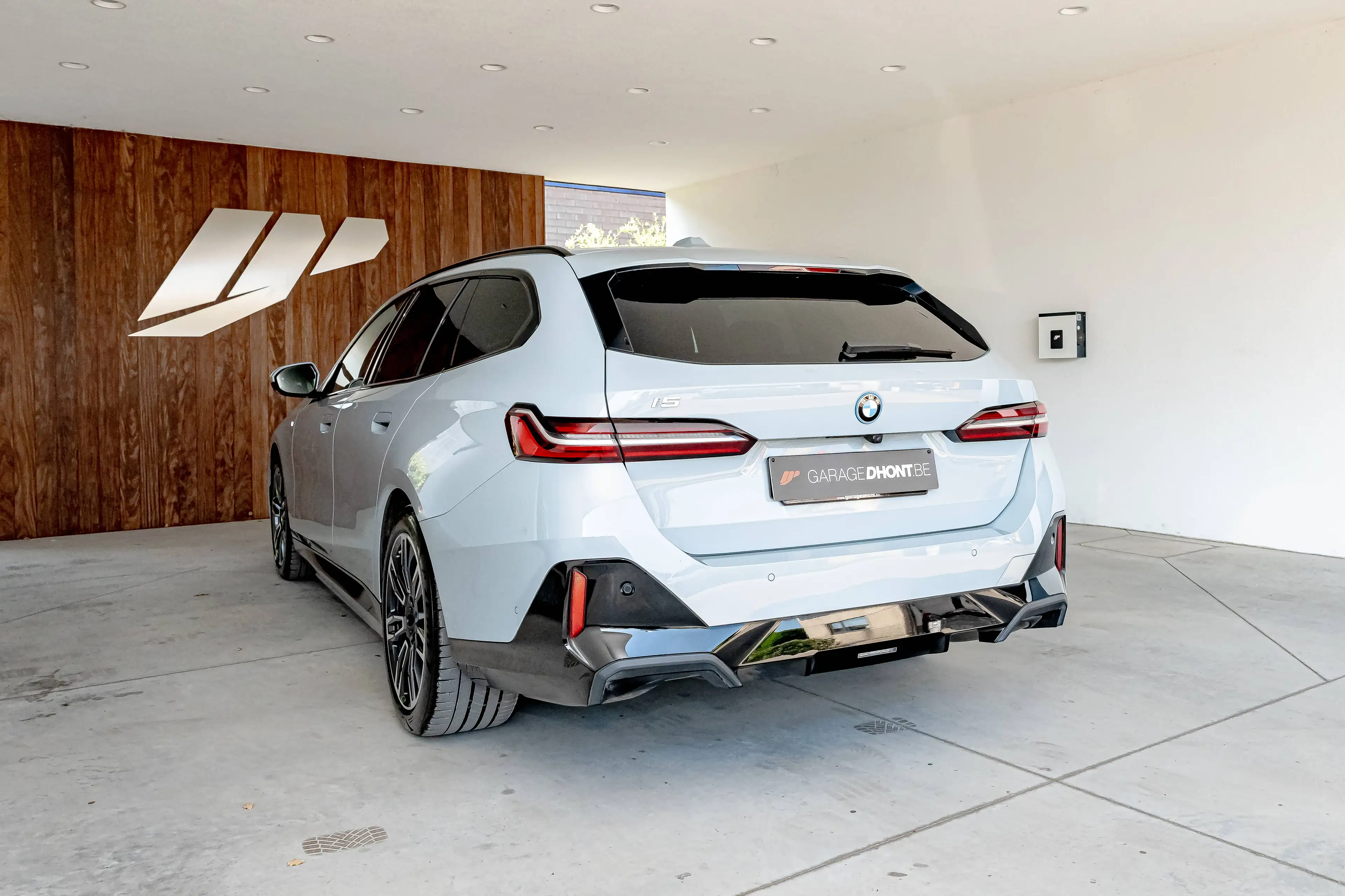 BMW i5 edrive 40e, M pack, Harman Kardon, Zetelverwarming — photo 5