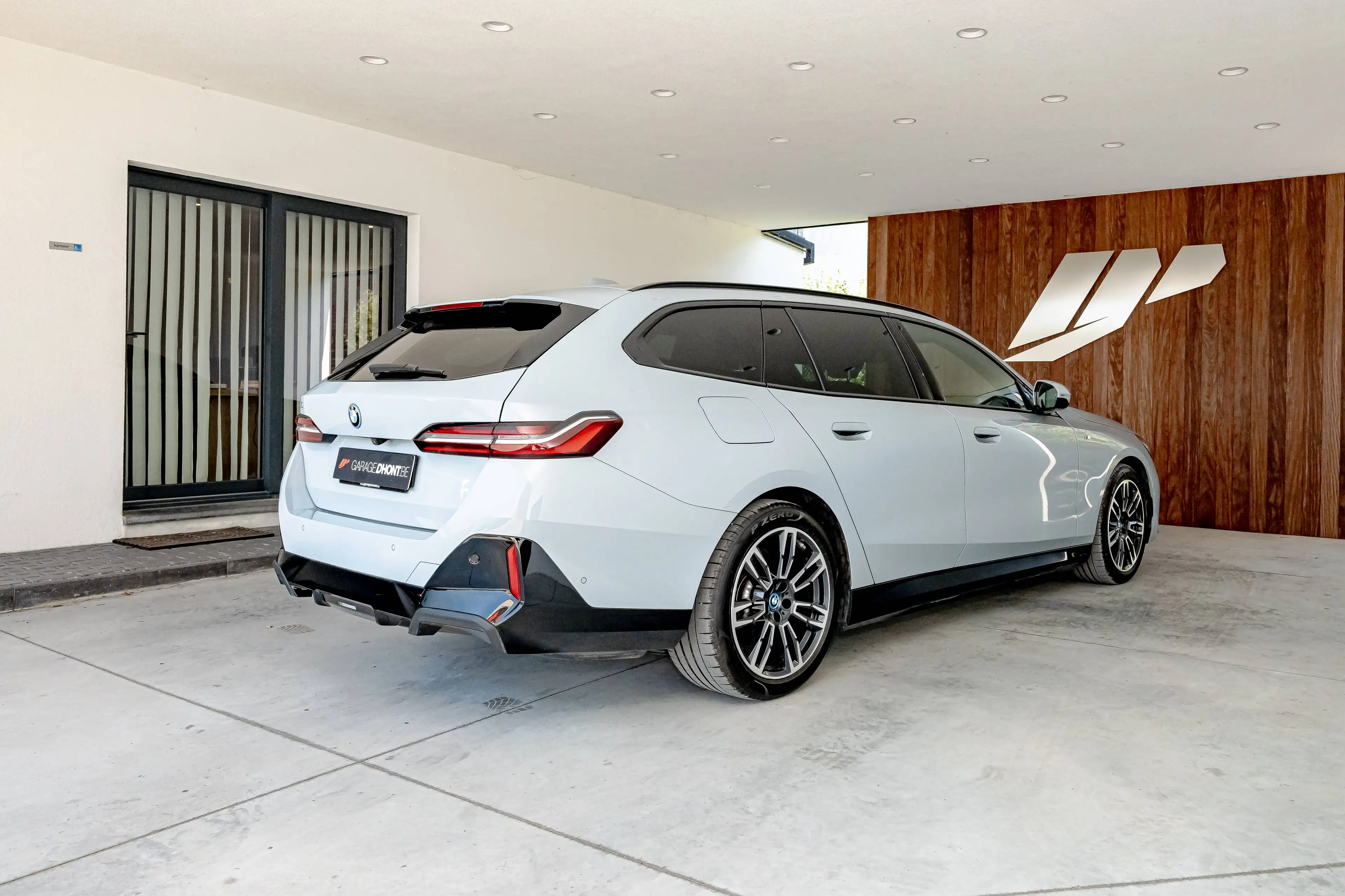 BMW i5 edrive 40e, M pack, Harman Kardon, Zetelverwarming — photo 6